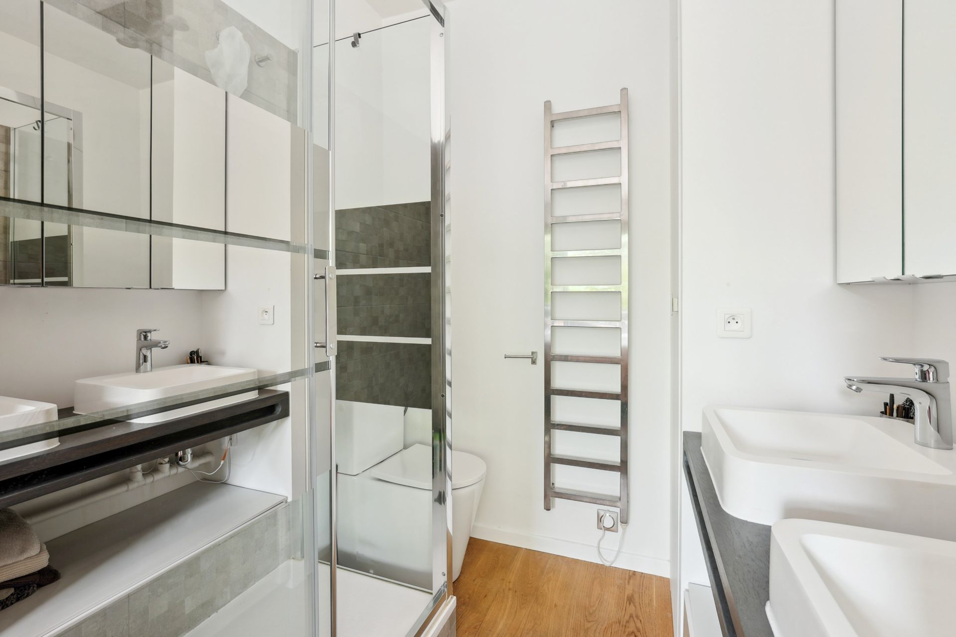 luxury apartment 8 Rooms for sale on NEUILLY SUR SEINE (92200)