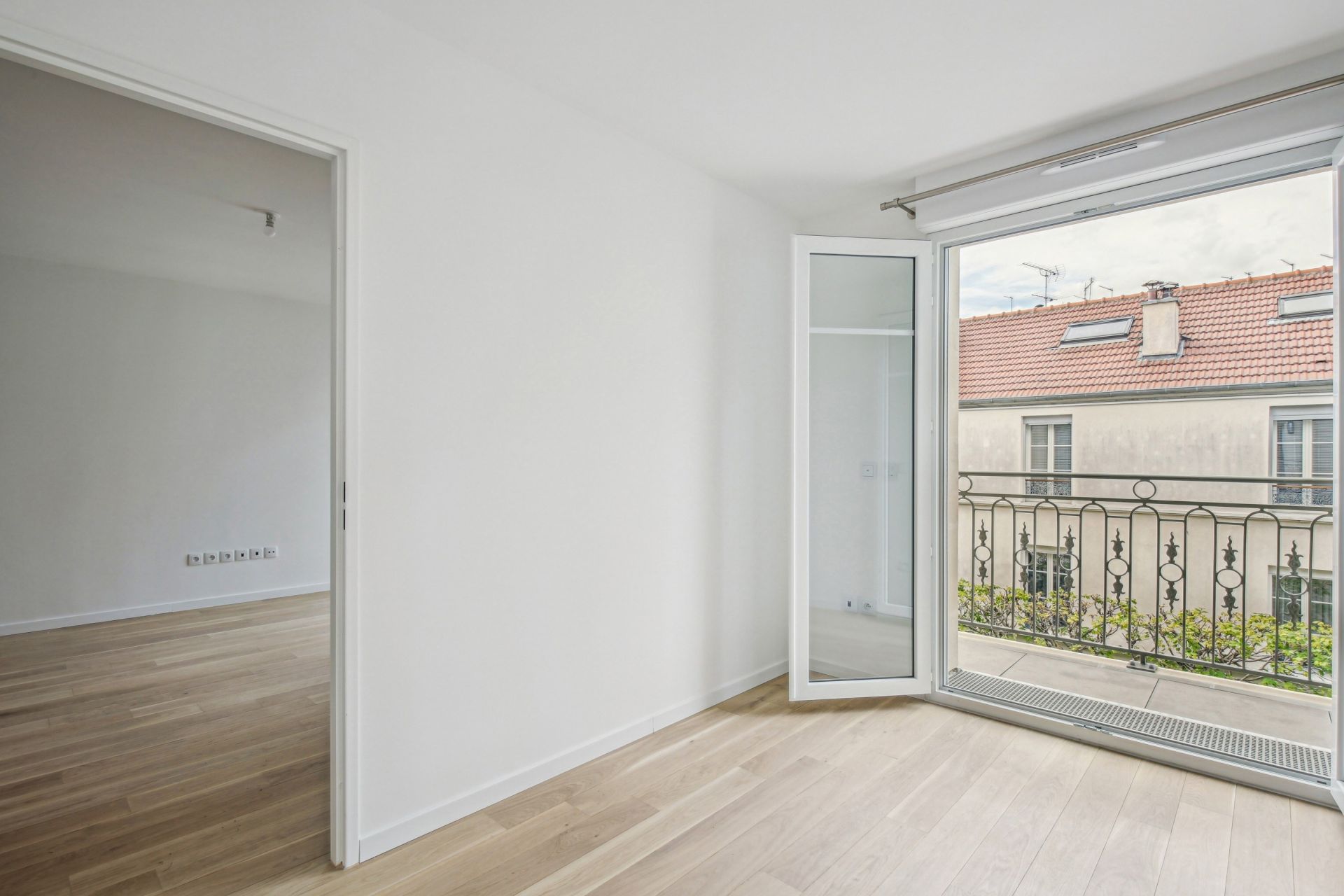 luxury apartment 2 Rooms for rent on LA GARENNE COLOMBES (92250)