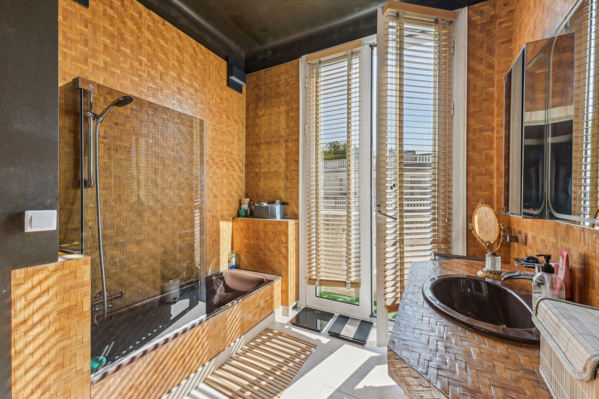 luxury apartment 7 Rooms for sale on PARIS (75016)