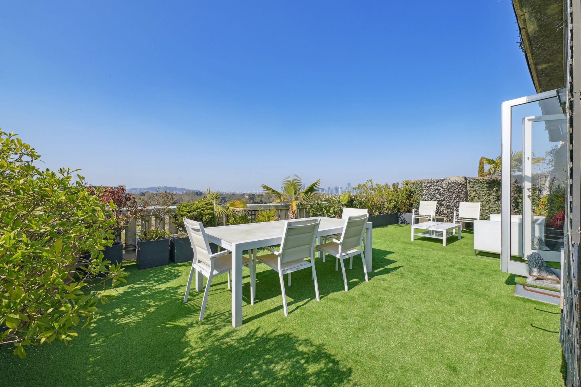 luxury apartment 7 Rooms for sale on PARIS (75016)