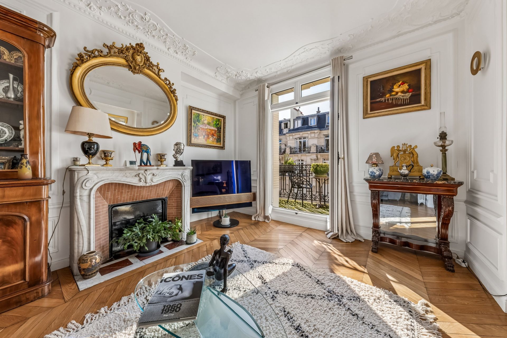 luxury apartment 4 Rooms for sale on PARIS (75003)