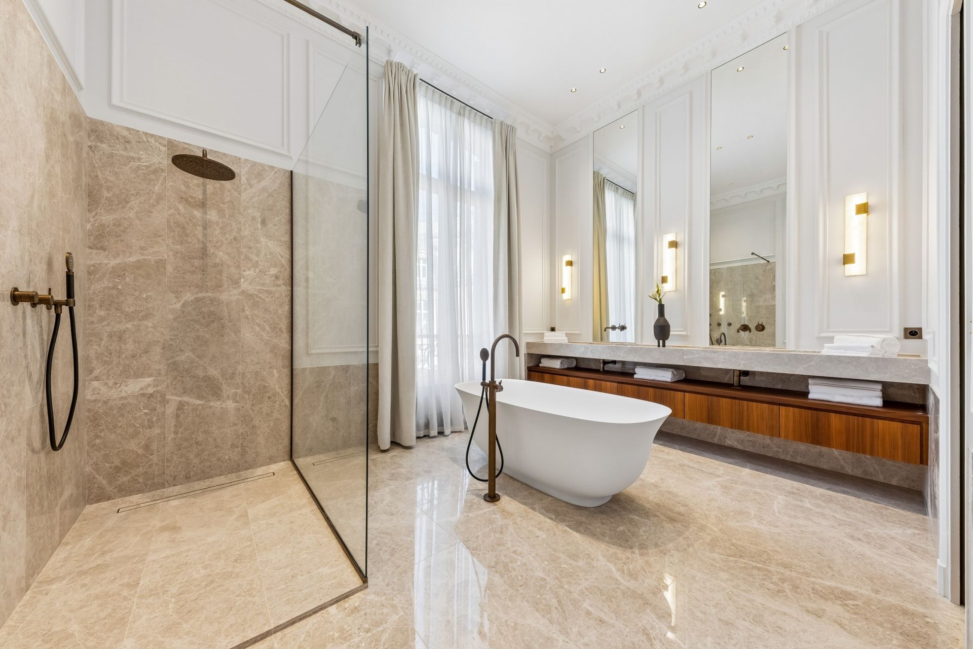 luxury apartment 5 Rooms for sale on PARIS (75008)