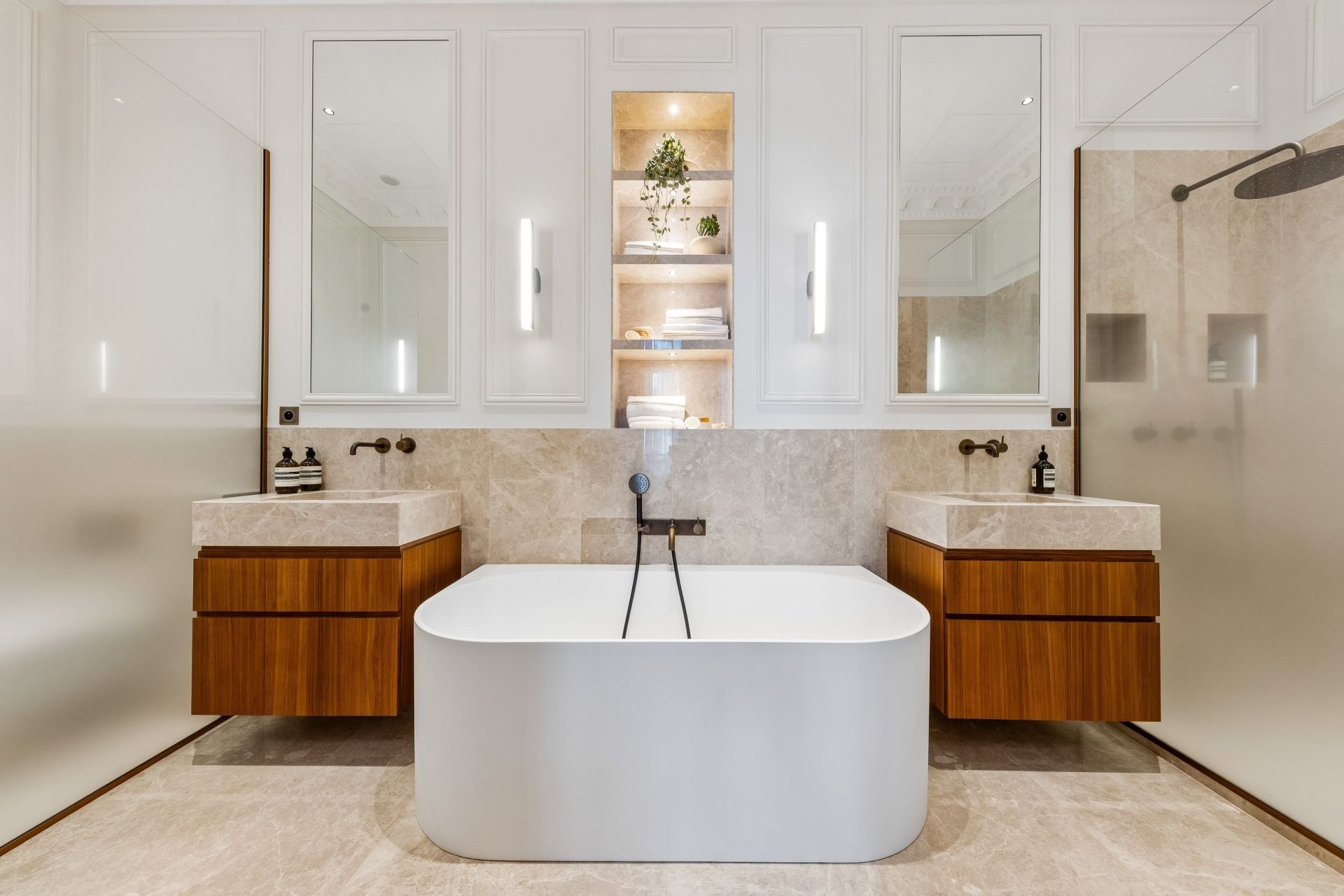 luxury apartment 5 Rooms for sale on PARIS (75008)