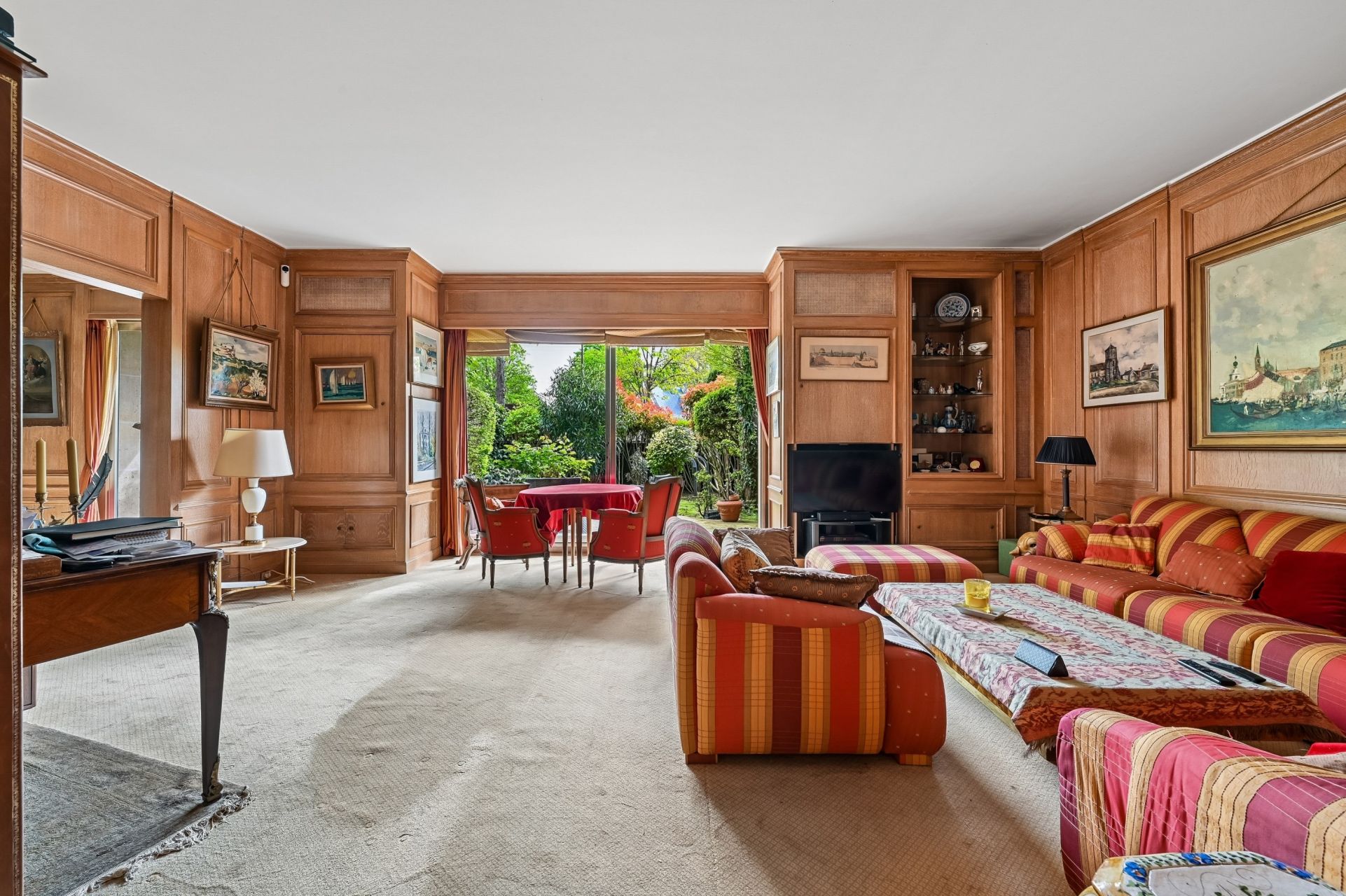 luxury apartment 5 Rooms for sale on NEUILLY SUR SEINE (92200)