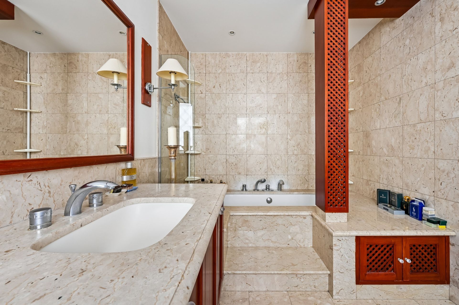 luxury apartment 5 Rooms for sale on NEUILLY SUR SEINE (92200)