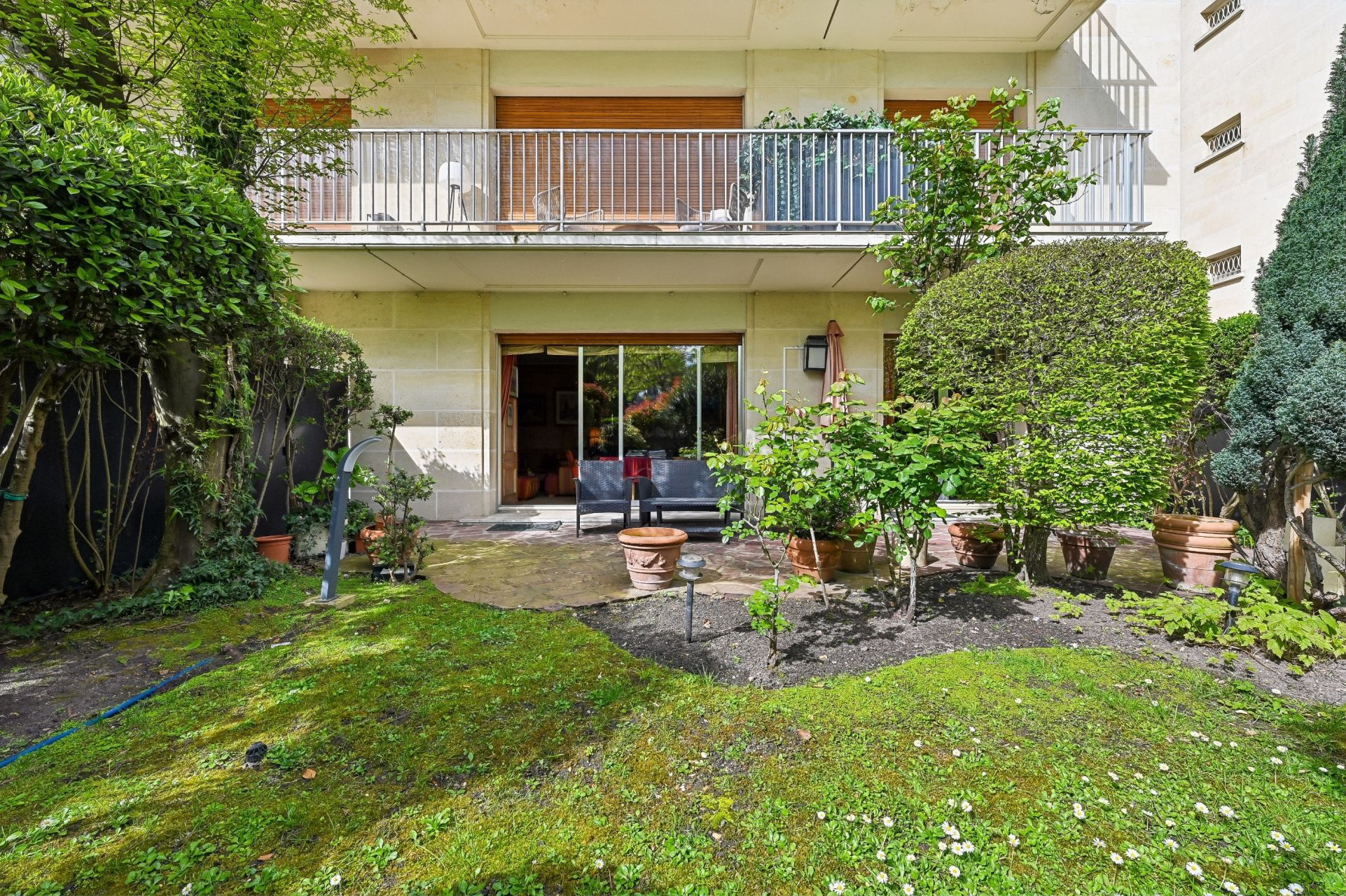 luxury apartment 5 Rooms for sale on NEUILLY SUR SEINE (92200)