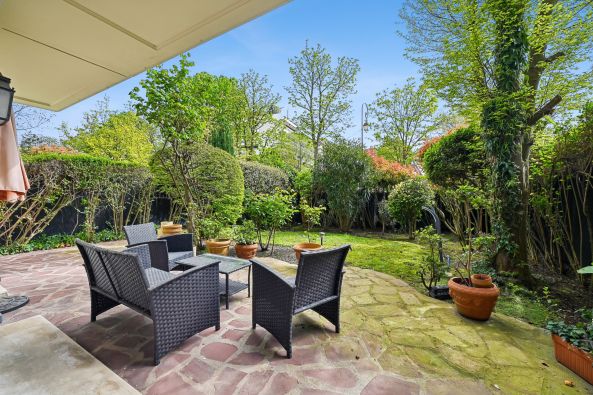 Sale Luxury apartment Neuilly-sur-Seine 5&nbsp;Rooms 192&nbsp;m²