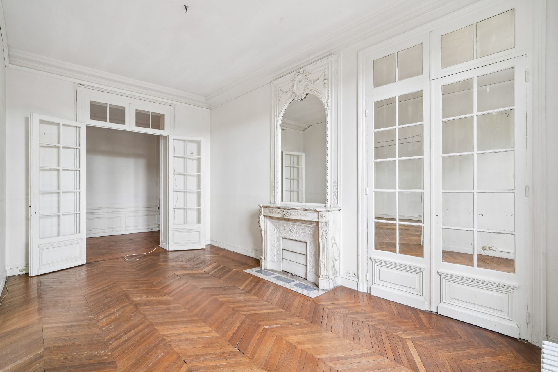 luxury apartment 9 Rooms for sale on PARIS (75116)