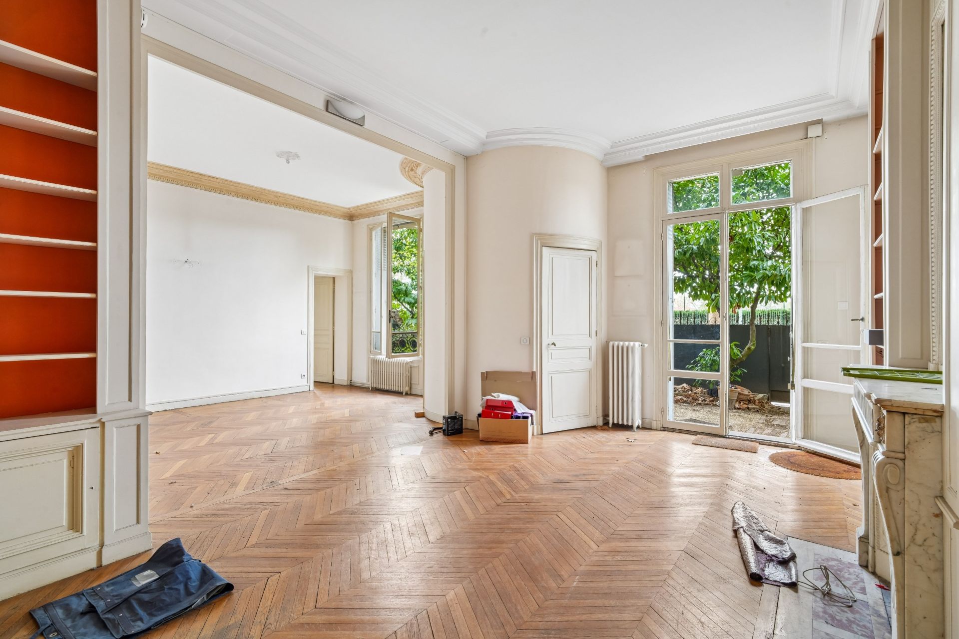 luxury apartment 9 Rooms for sale on PARIS (75116)