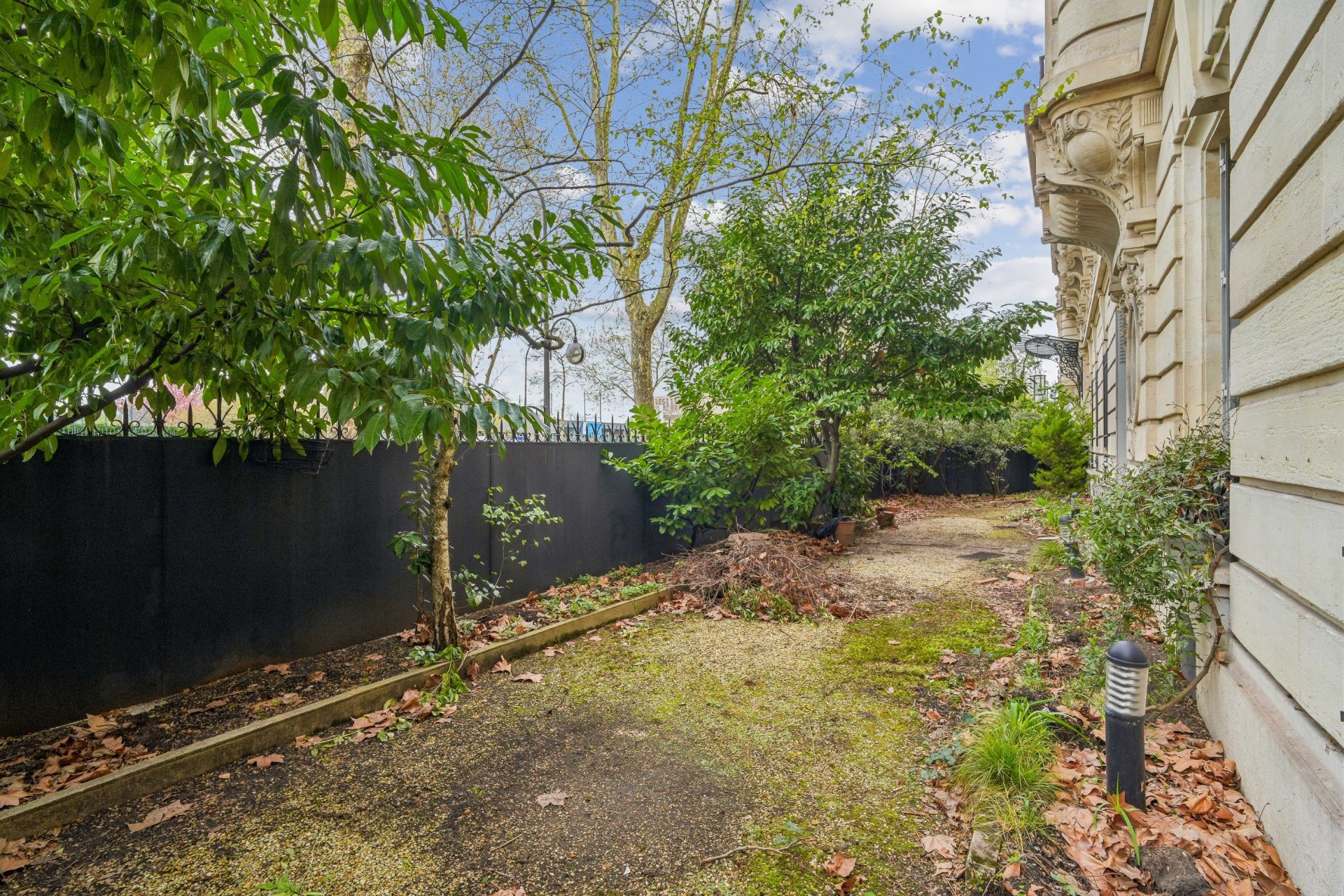 luxury apartment 9 Rooms for sale on PARIS (75116)