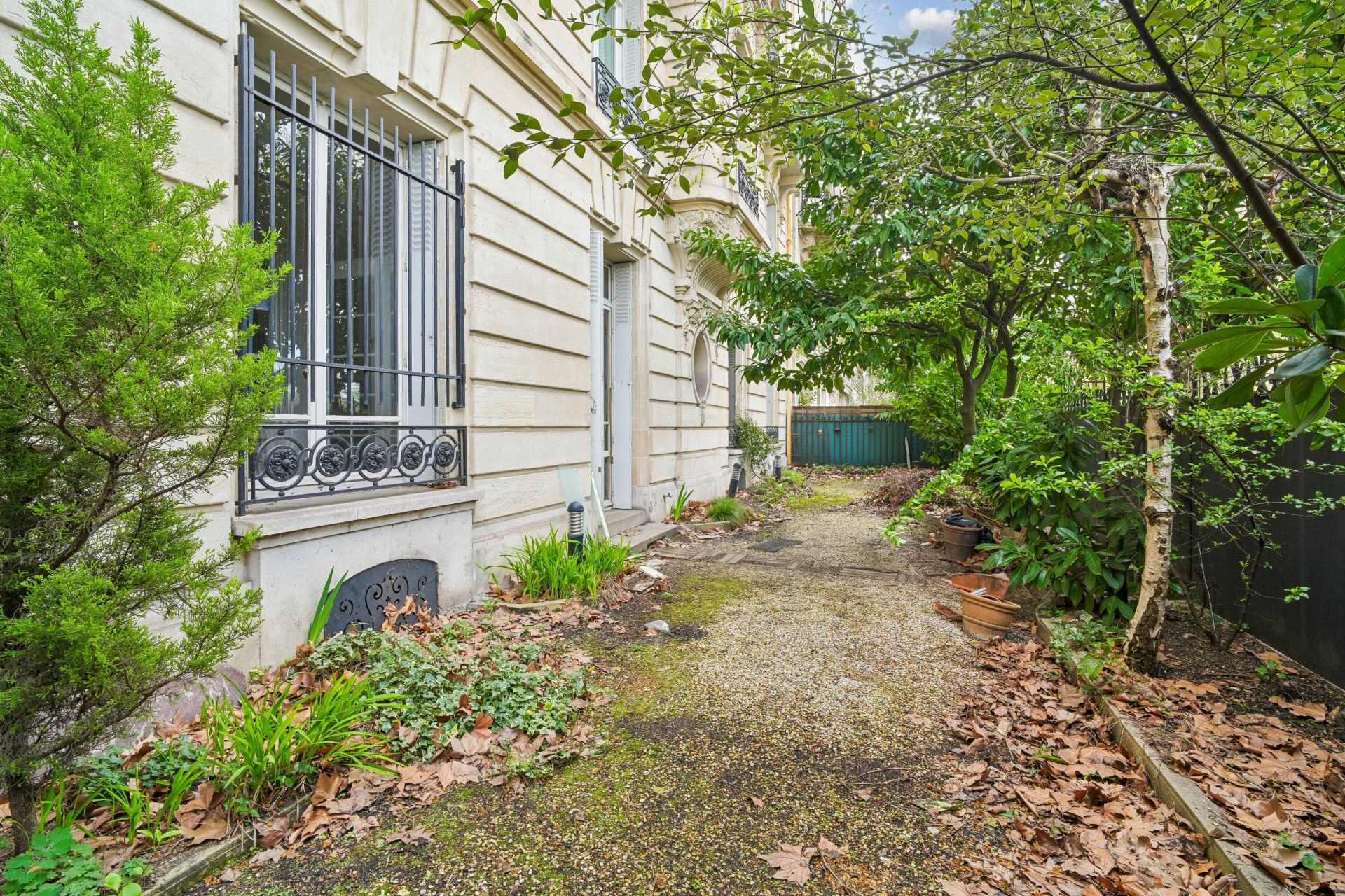 luxury apartment 9 Rooms for sale on PARIS (75116)