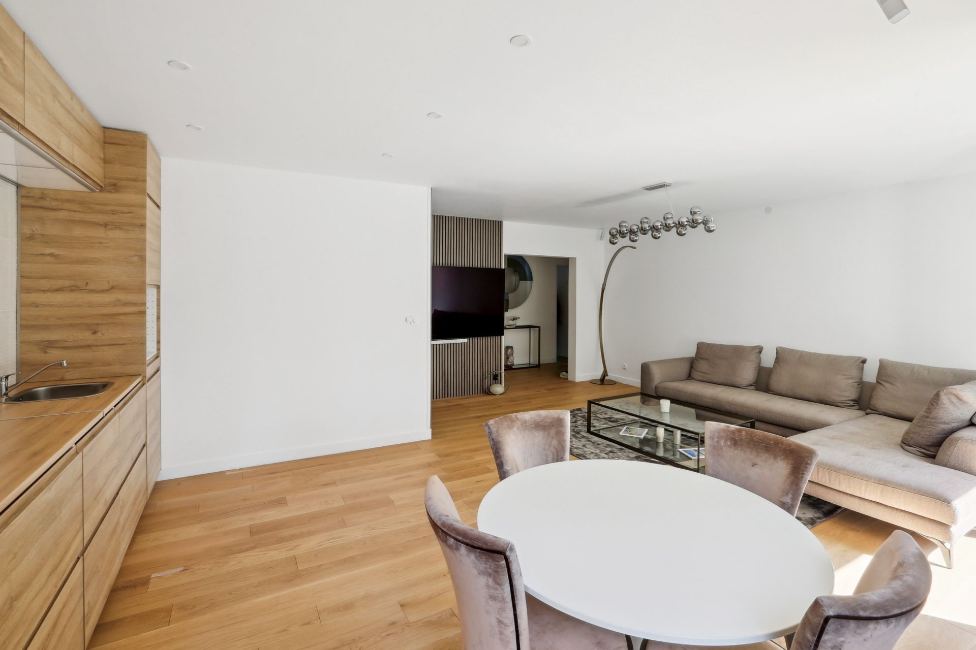 luxury apartment 4 Rooms for sale on NEUILLY SUR SEINE (92200)