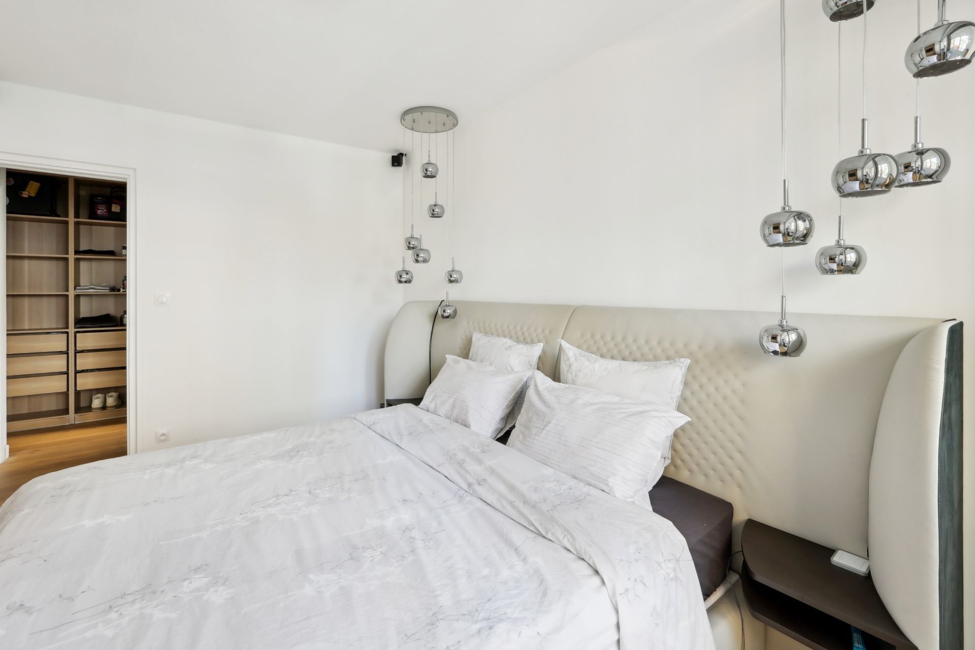 luxury apartment 4 Rooms for sale on NEUILLY SUR SEINE (92200)