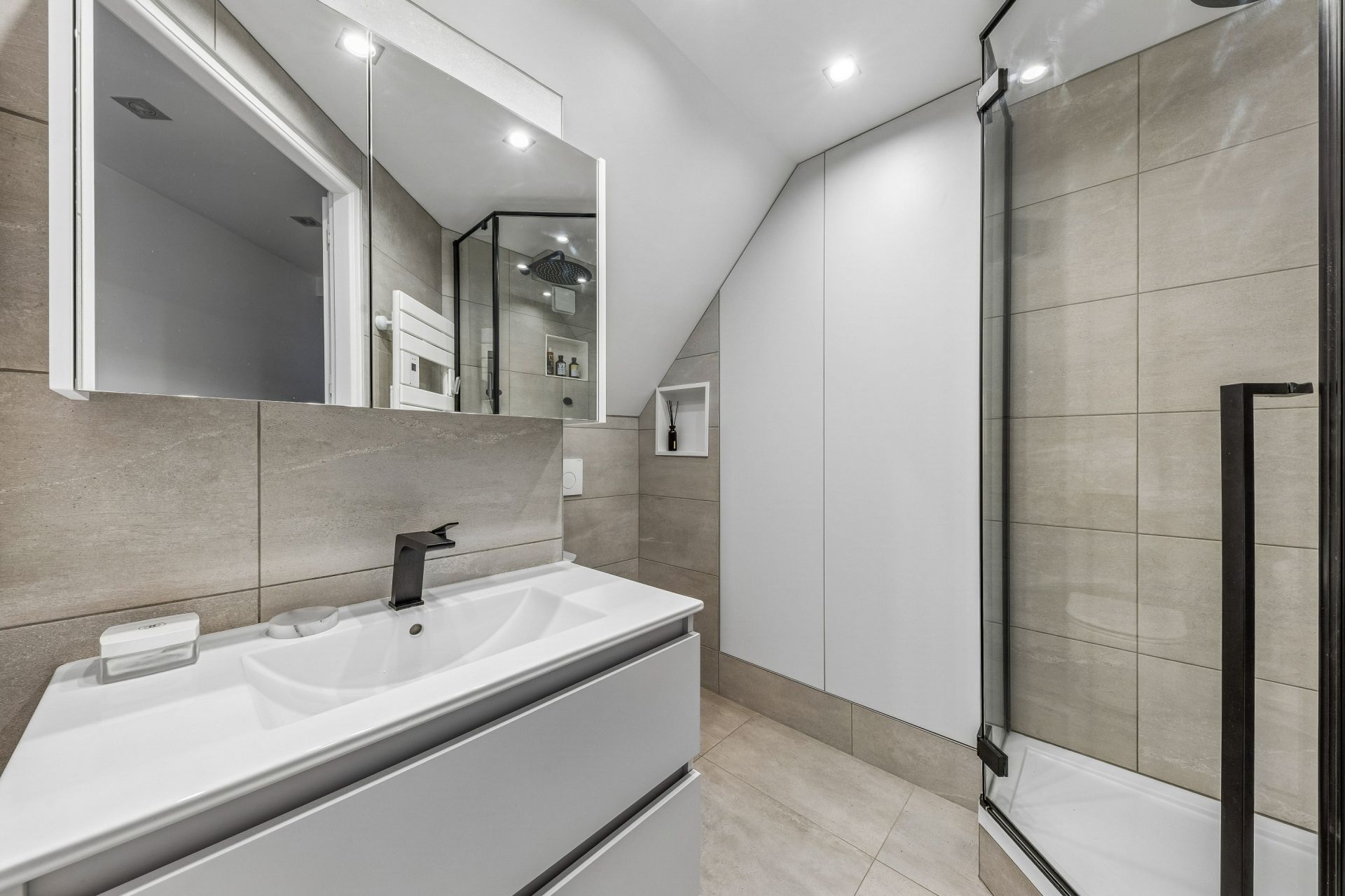 luxury apartment 5 Rooms for sale on PARIS (75014)