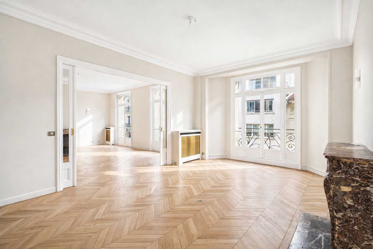 luxury apartment 5 Rooms for sale on PARIS (75016)