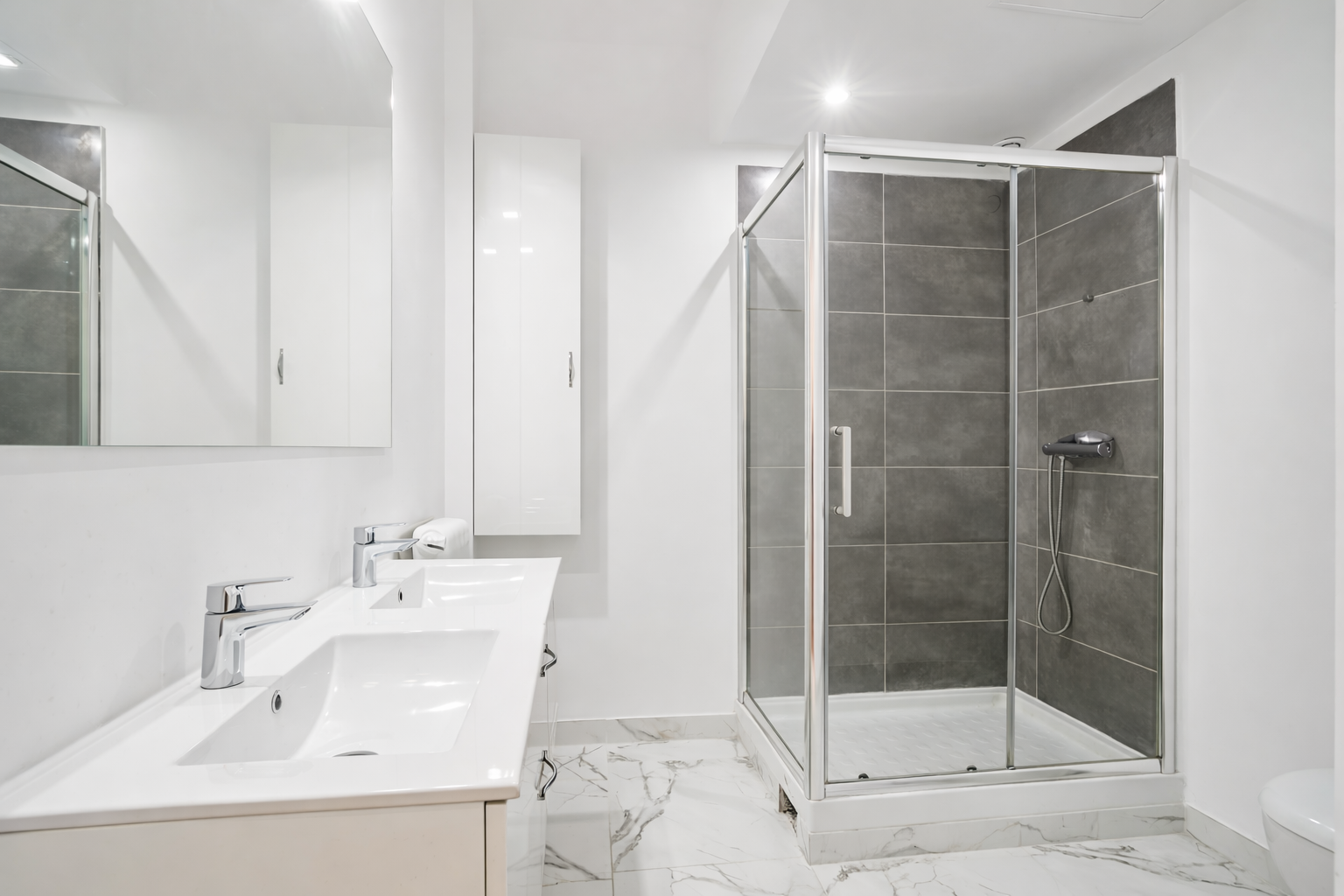 luxury apartment 5 Rooms for sale on PARIS (75016)