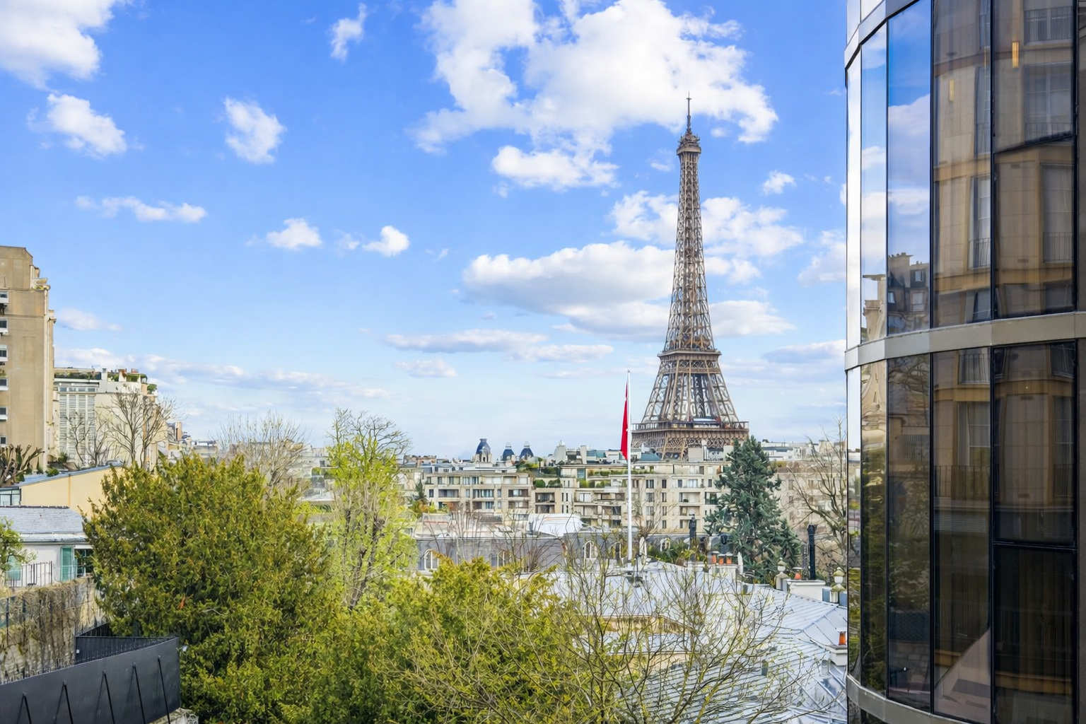 luxury apartment 5 Rooms for sale on PARIS (75016)