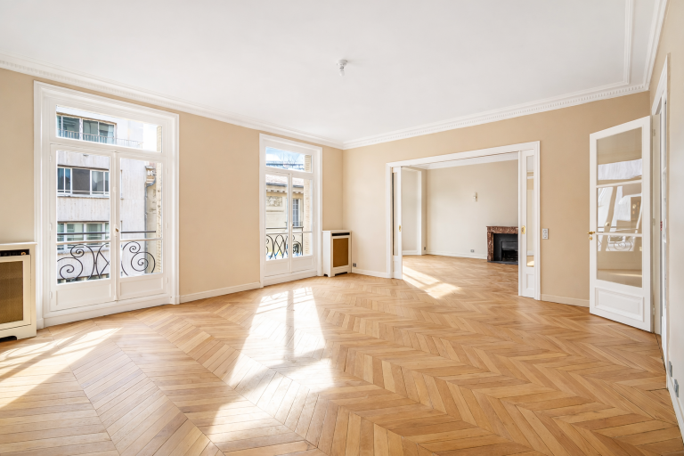 luxury apartment 5 Rooms for sale on PARIS (75016)