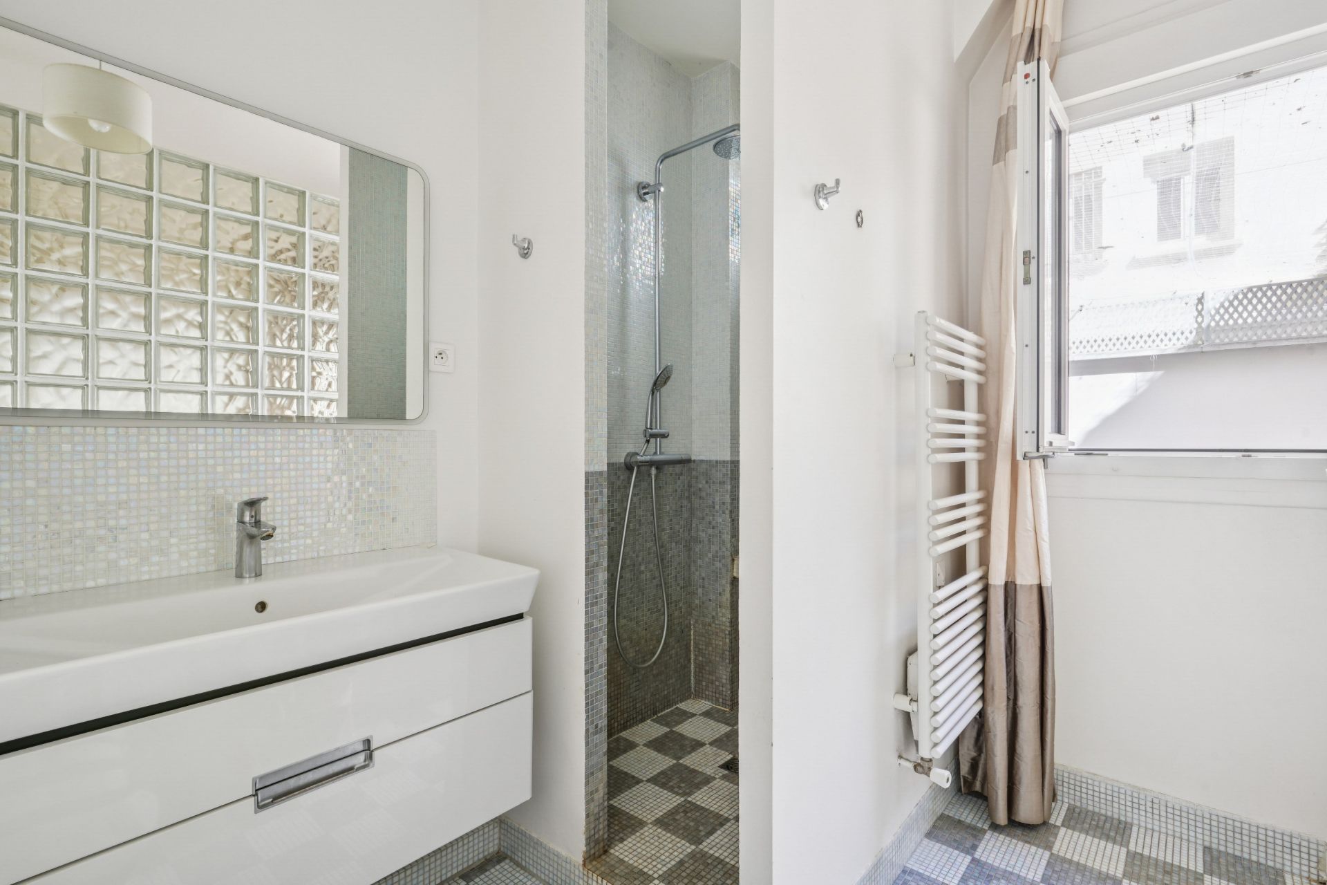 luxury apartment 6 Rooms for sale on NEUILLY SUR SEINE (92200)