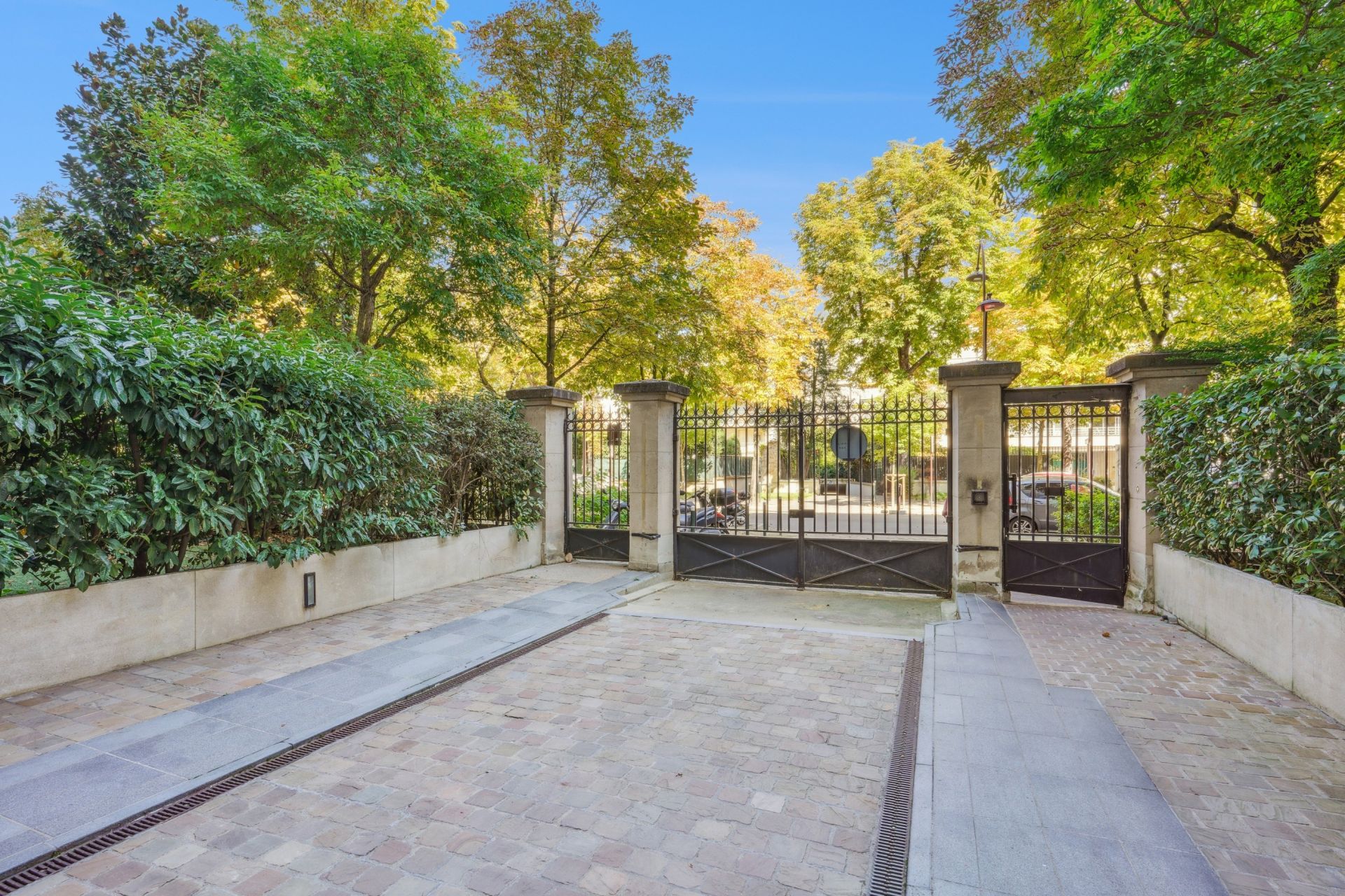 luxury apartment 6 Rooms for sale on NEUILLY SUR SEINE (92200)
