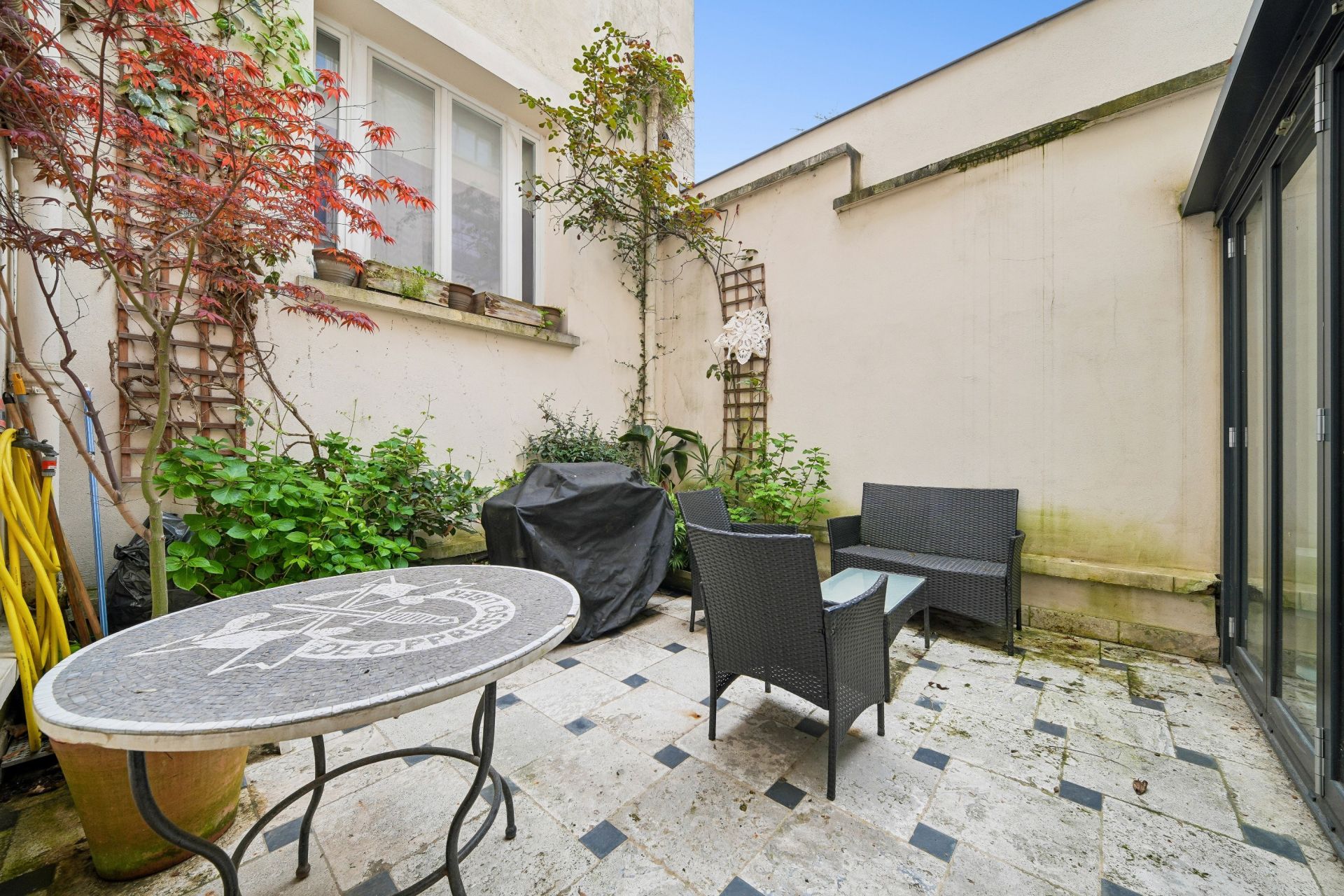 luxury apartment 6 Rooms for sale on PARIS (75017)
