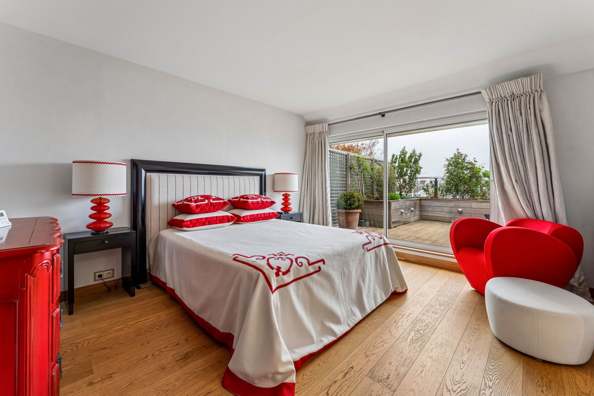 luxury apartment 6 Rooms for sale on PARIS (75016)