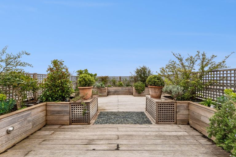 luxury apartment 6 Rooms for sale on PARIS (75016)