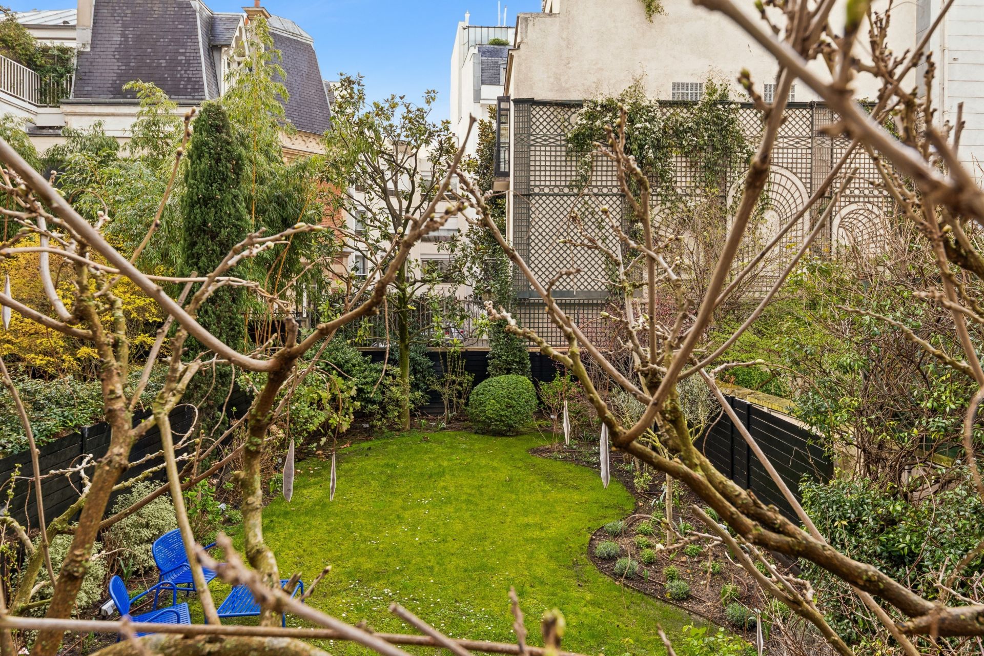 mansion (hôtel particulier) 8 Rooms for sale on PARIS (75116)