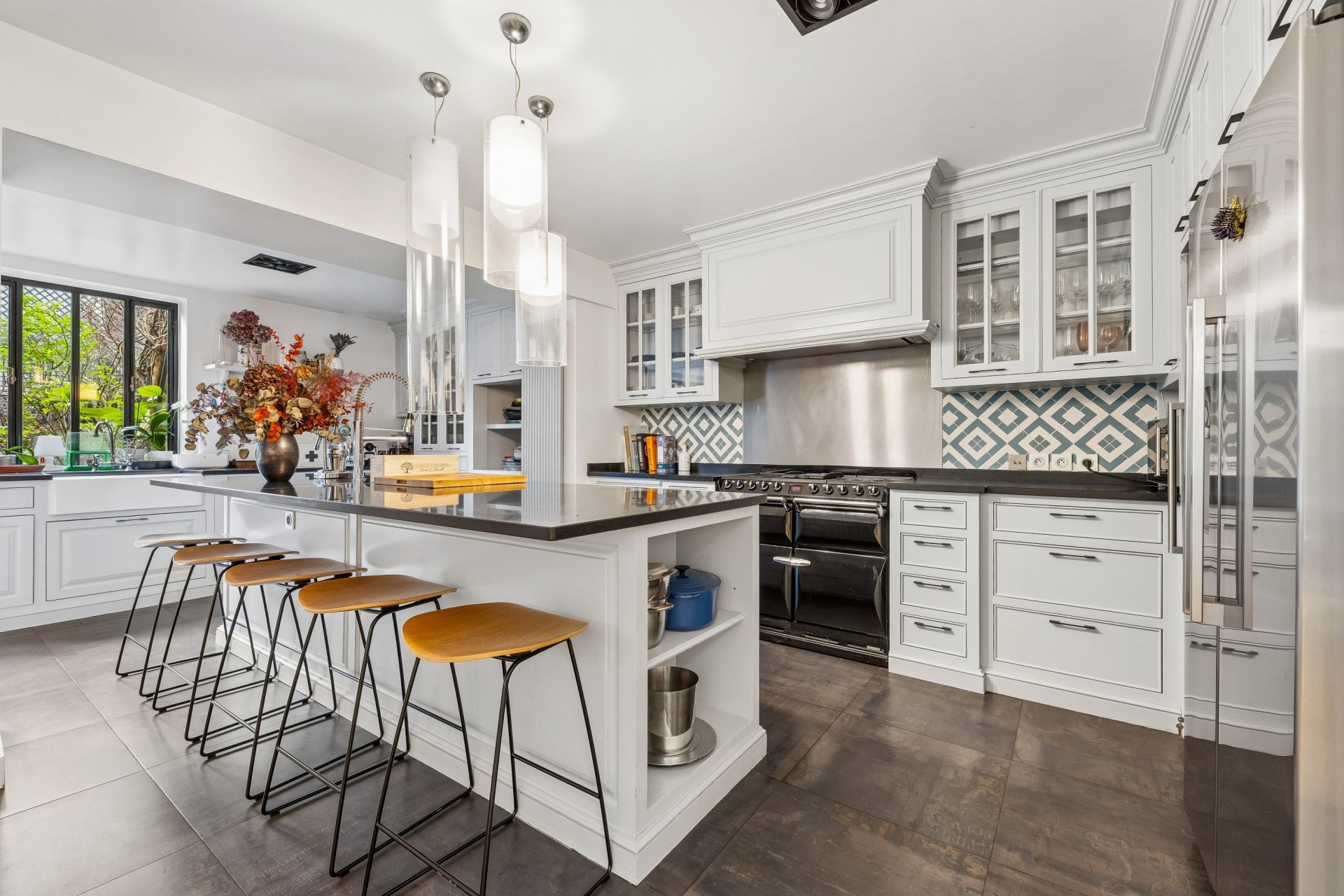 mansion (hôtel particulier) 8 Rooms for sale on PARIS (75116)