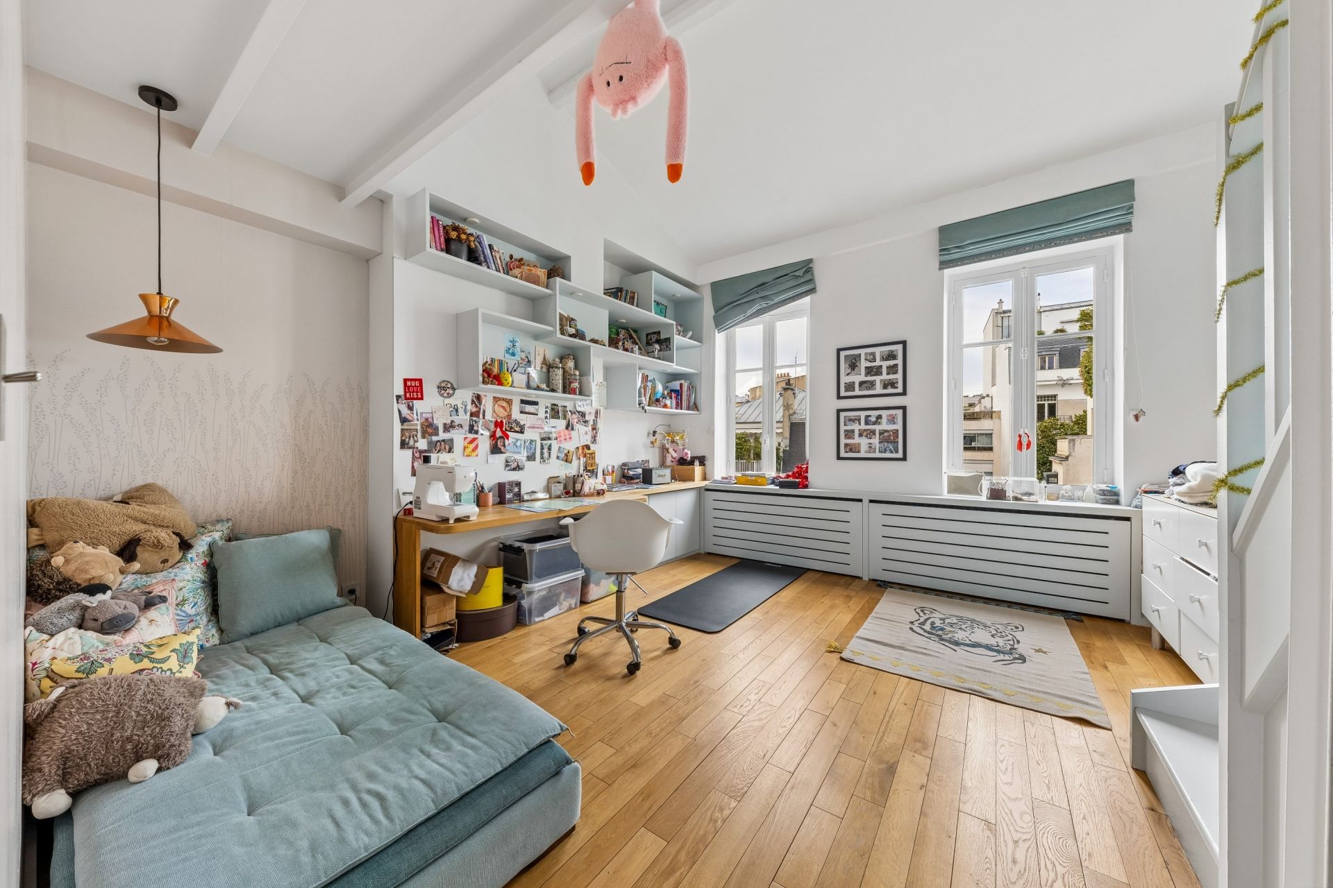 mansion (hôtel particulier) 8 Rooms for sale on PARIS (75116)