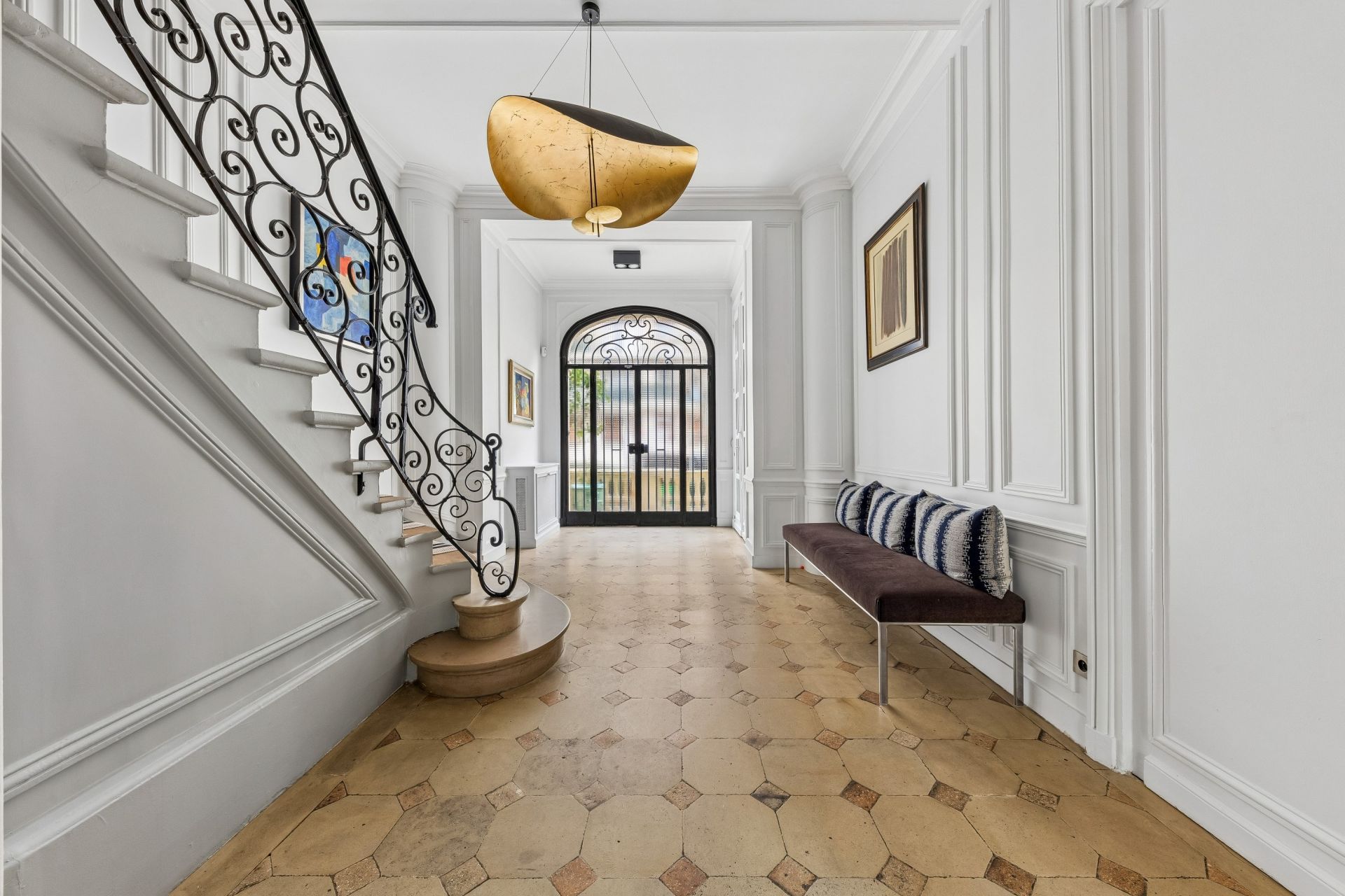 mansion (hôtel particulier) 8 Rooms for sale on PARIS (75116)