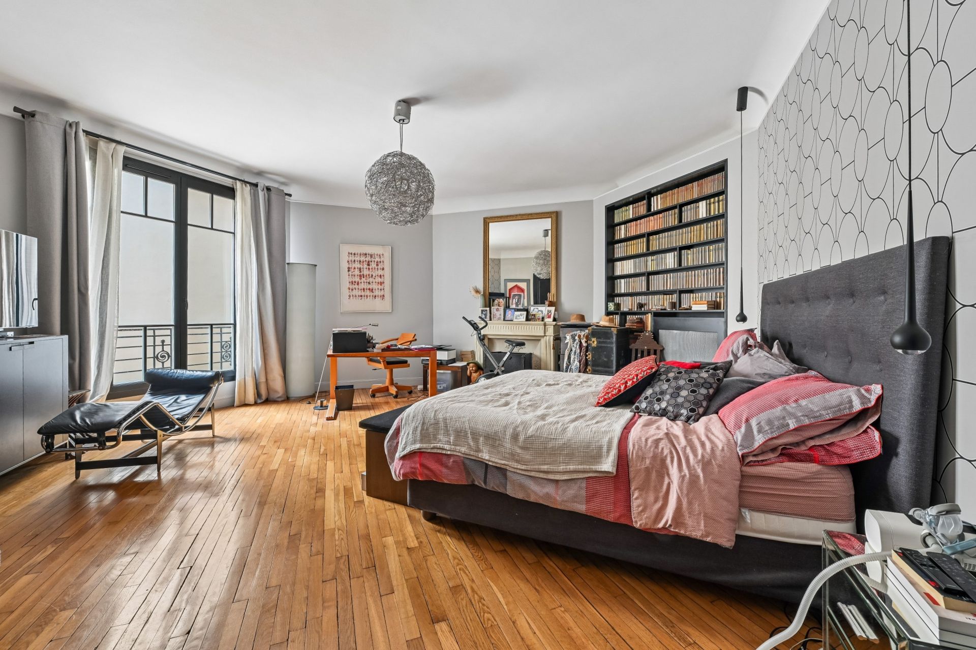 luxury apartment 6 Rooms for sale on NEUILLY SUR SEINE (92200)