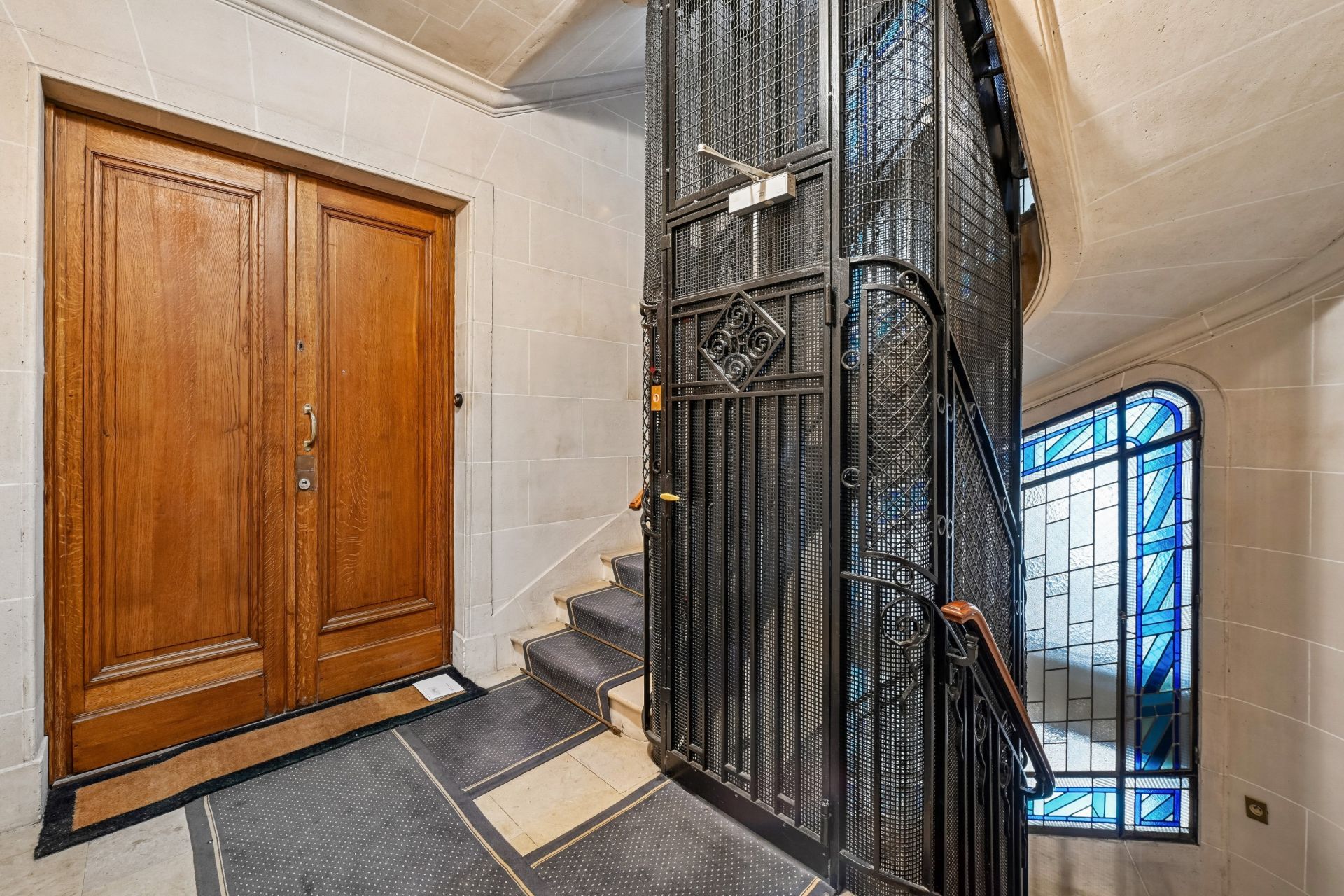 luxury apartment 6 Rooms for sale on NEUILLY SUR SEINE (92200)