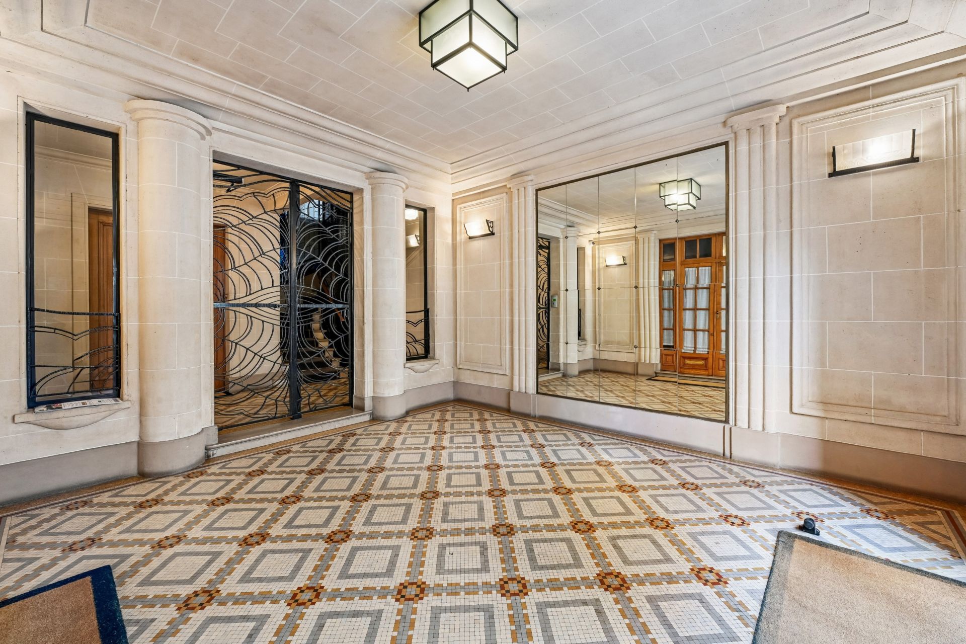 luxury apartment 6 Rooms for sale on NEUILLY SUR SEINE (92200)