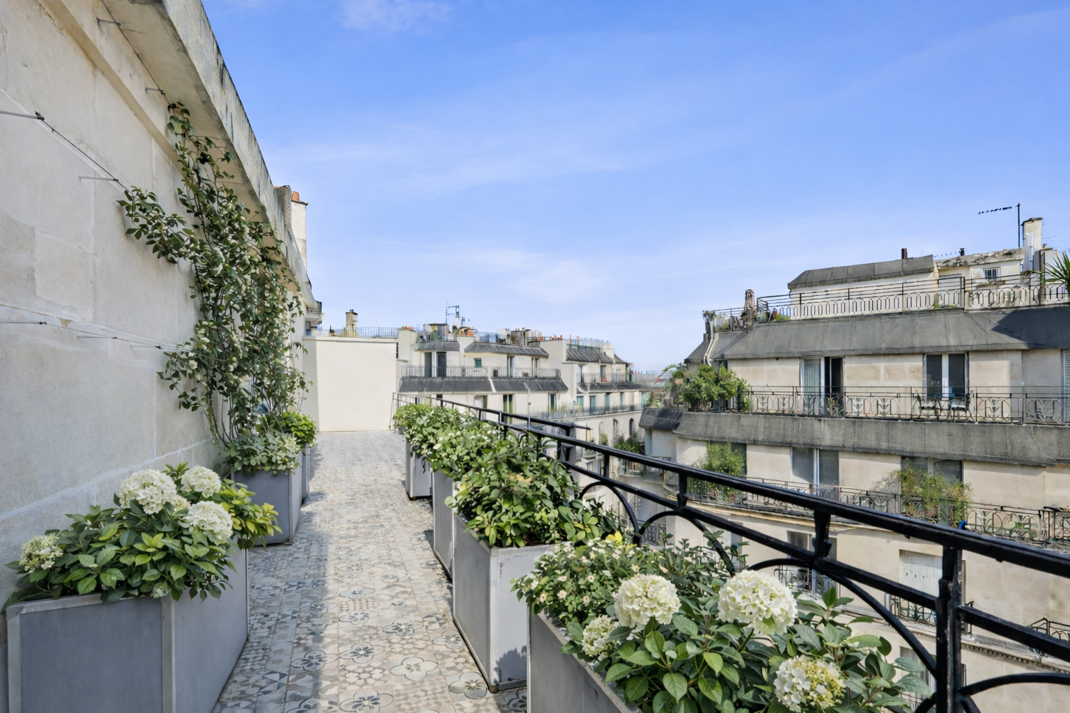 luxury apartment 9 Rooms for sale on PARIS (75016)