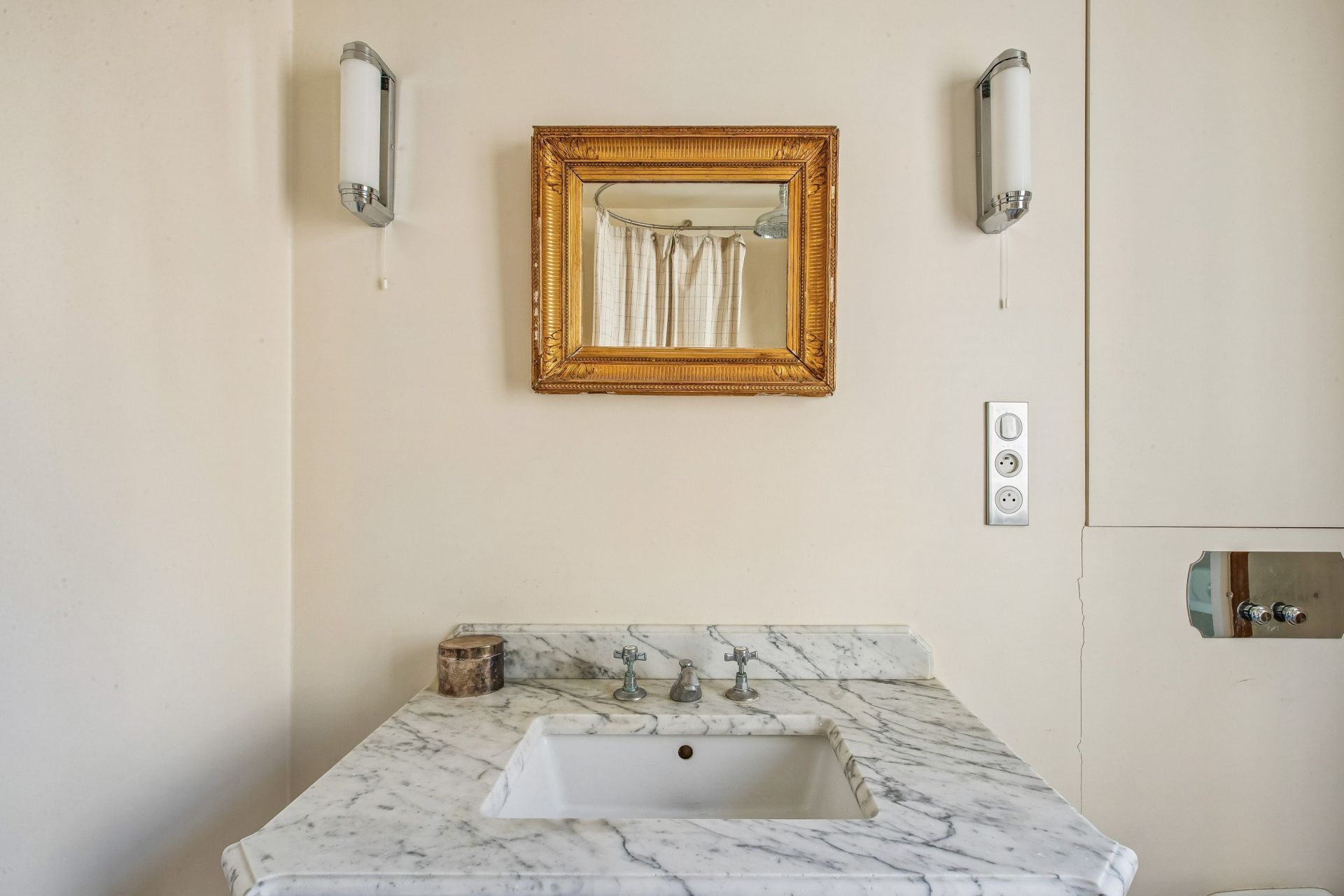 luxury apartment 2 Rooms for sale on PARIS (75003)