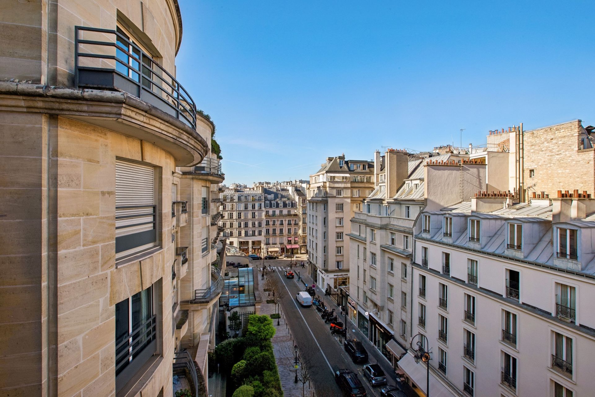 luxury apartment 4 Rooms for sale on PARIS (75016)