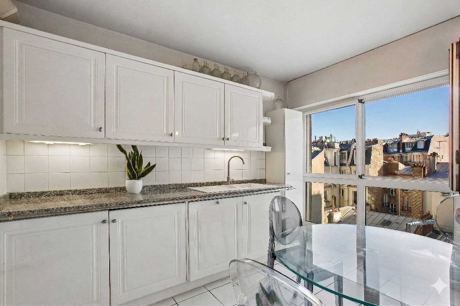 luxury apartment 4 Rooms for sale on PARIS (75016)