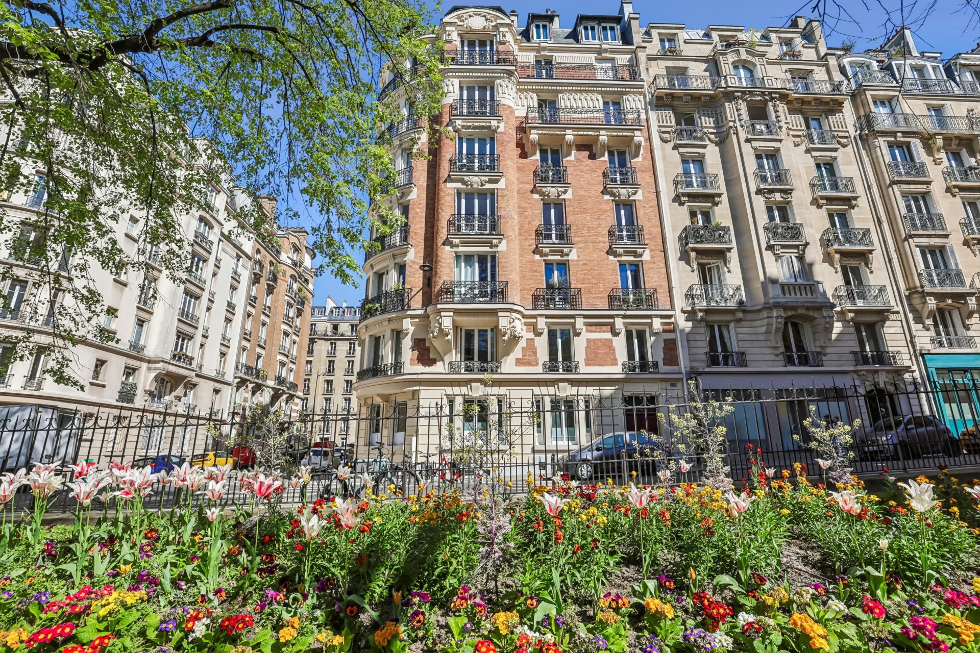 luxury loft 4 Rooms for sale on PARIS (75018)