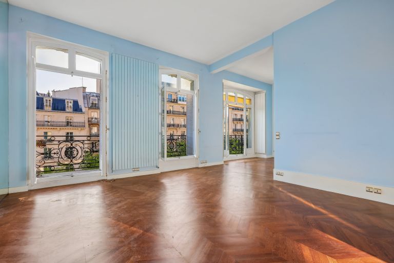 luxury apartment 5 Rooms for sale on PARIS (75017)