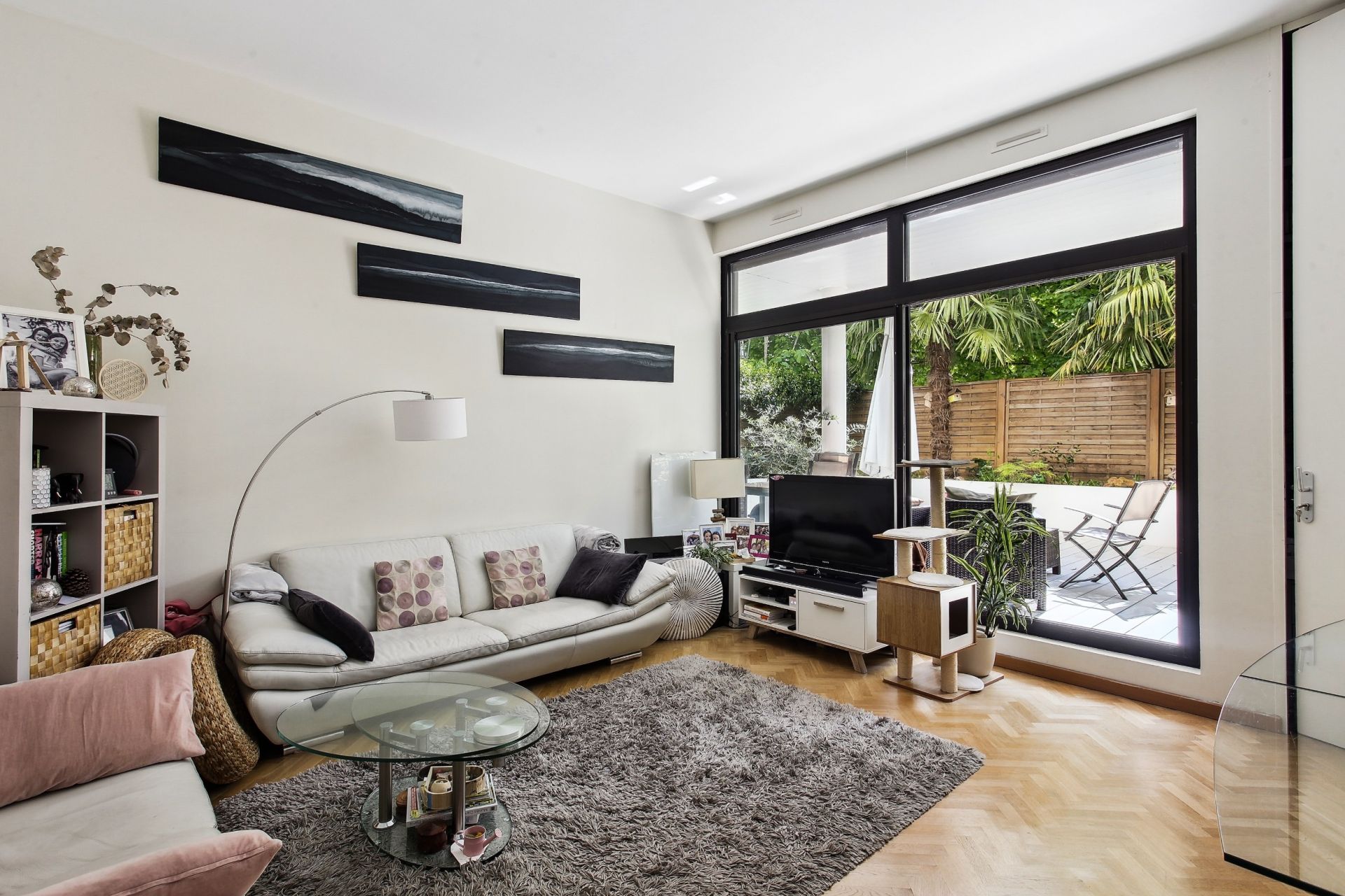 luxury apartment 4 Rooms for sale on LEVALLOIS PERRET (92300)