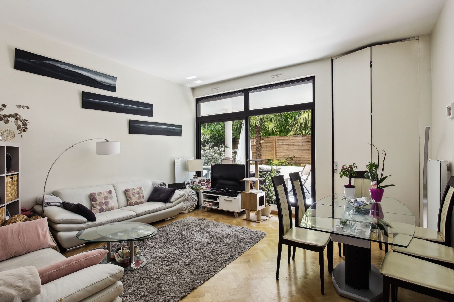 luxury apartment 4 Rooms for sale on LEVALLOIS PERRET (92300)