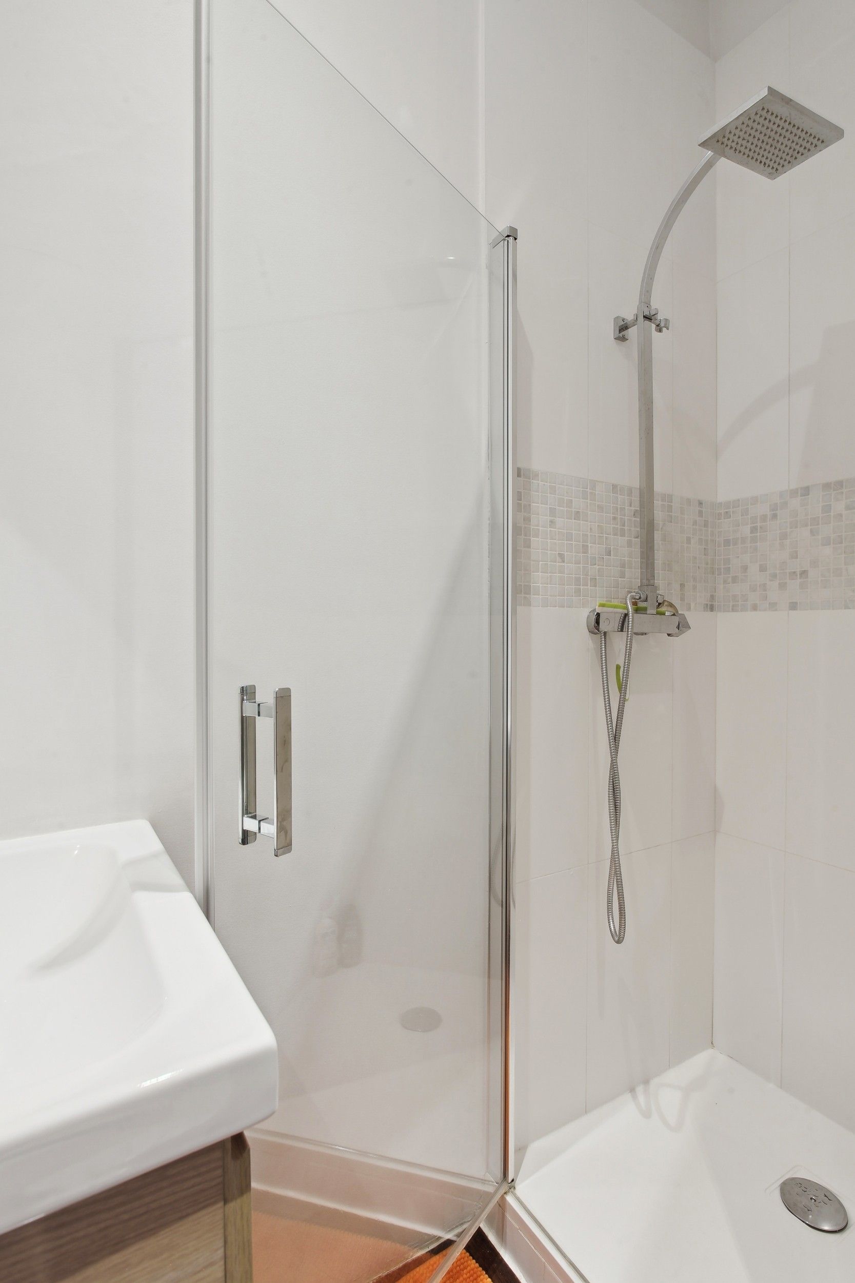 luxury apartment 4 Rooms for sale on LEVALLOIS PERRET (92300)