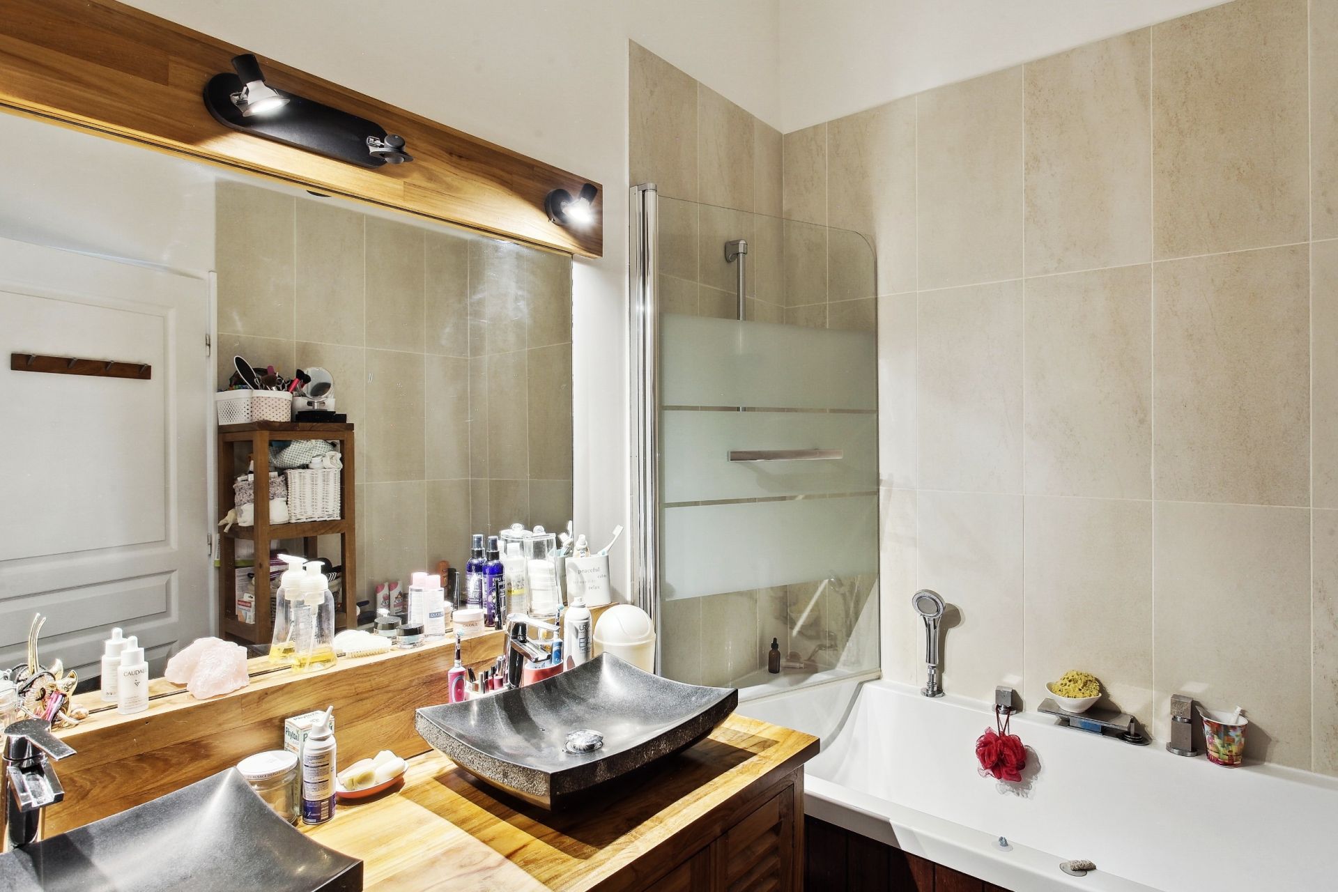 luxury apartment 4 Rooms for sale on LEVALLOIS PERRET (92300)