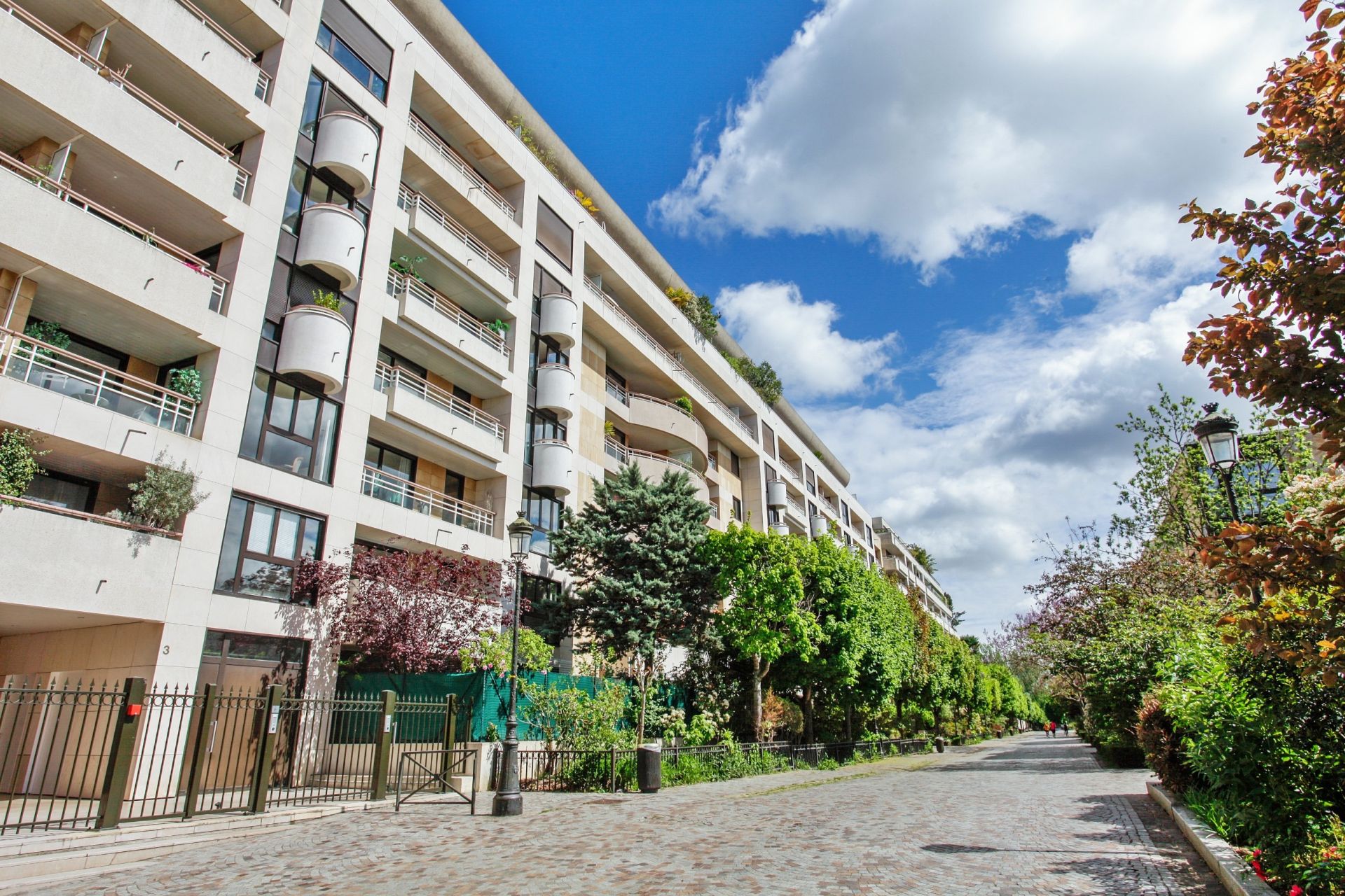 luxury apartment 4 Rooms for sale on LEVALLOIS PERRET (92300)