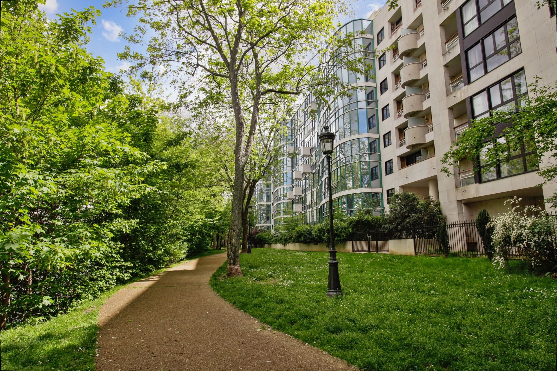 luxury apartment 4 Rooms for sale on LEVALLOIS PERRET (92300)