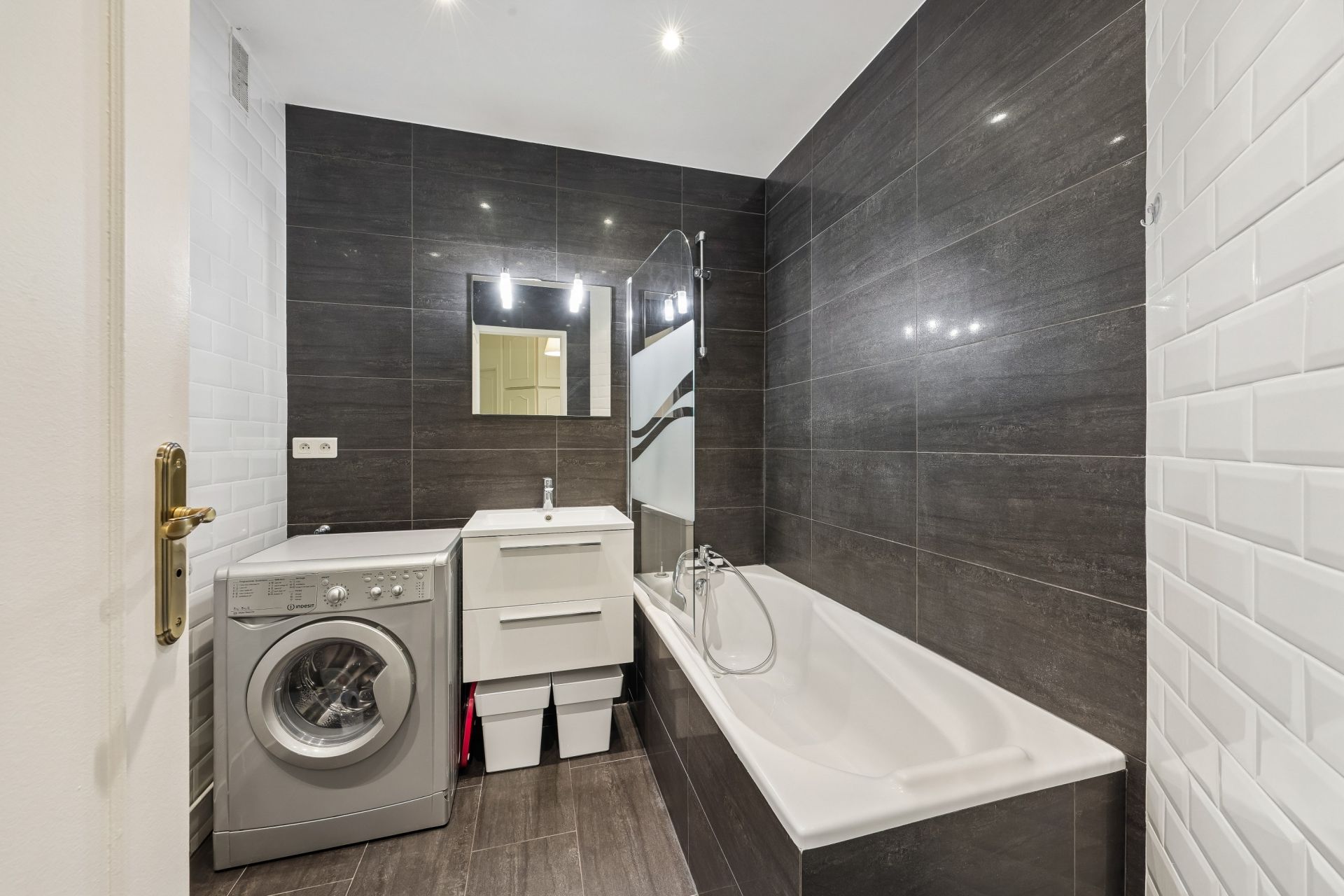 luxury apartment 2 Rooms for sale on NEUILLY SUR SEINE (92200)