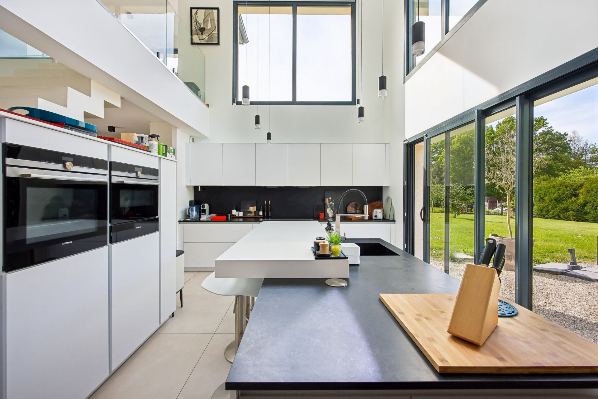 luxury house 5 Rooms for sale on ST REMY L HONORE (78690)
