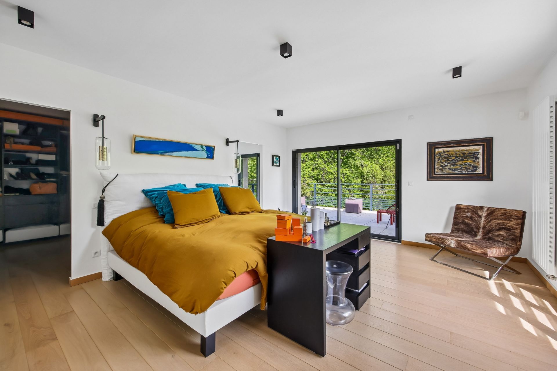 luxury house 5 Rooms for sale on ST REMY L HONORE (78690)