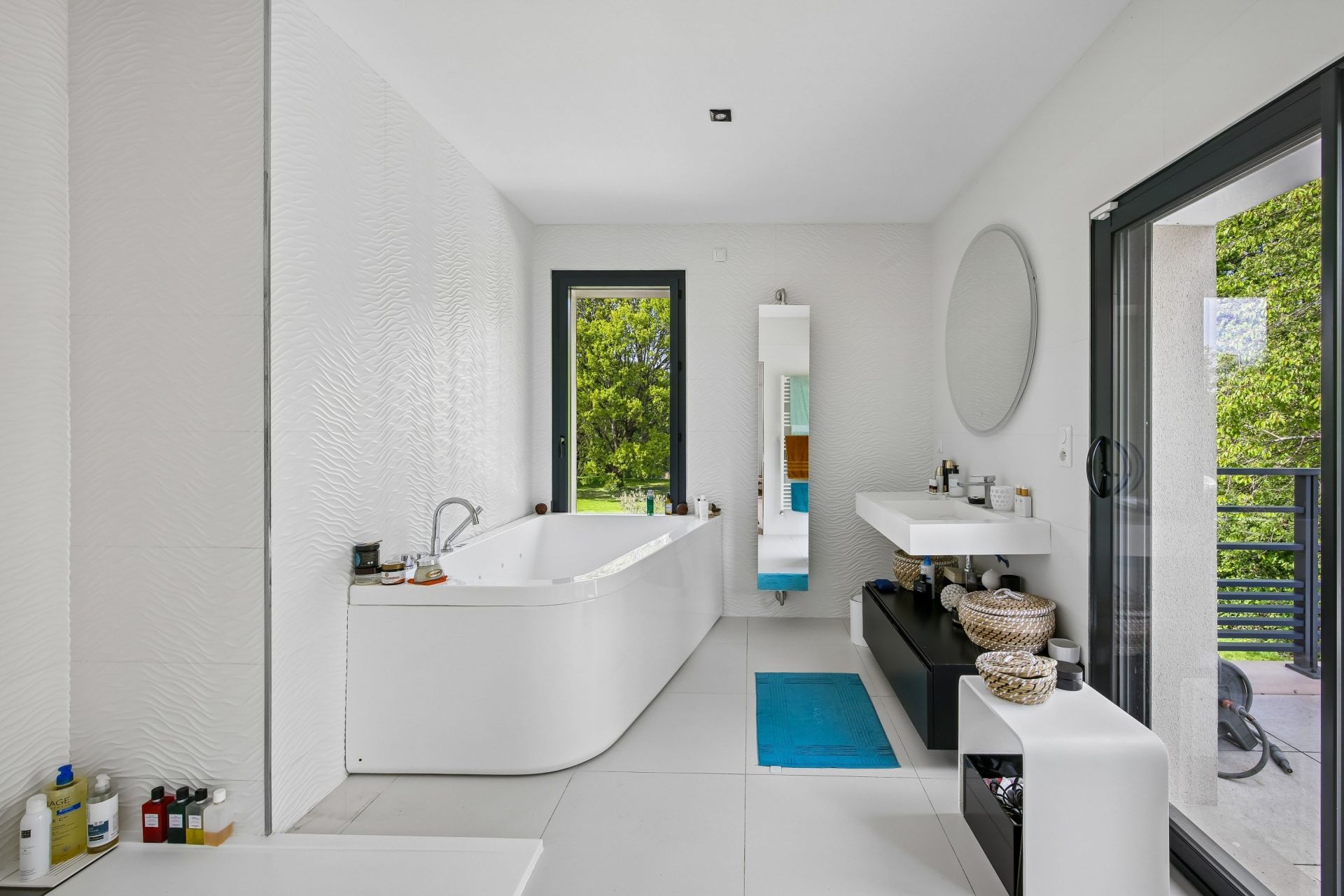 luxury house 5 Rooms for sale on ST REMY L HONORE (78690)